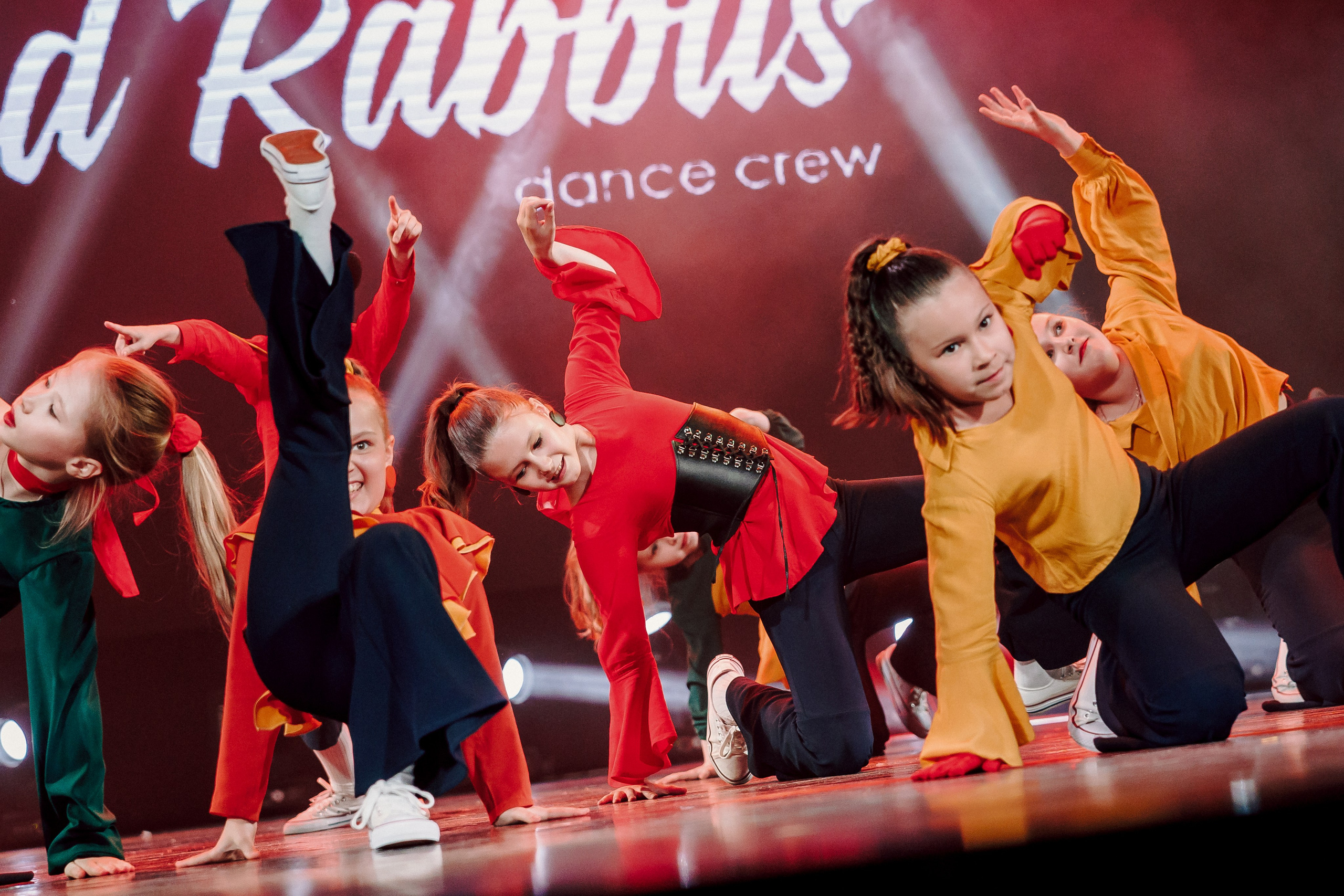 Отчётный концерт танцевальной школы «Red Rabbits» 2025. Лёшка Варзегов — фотограф