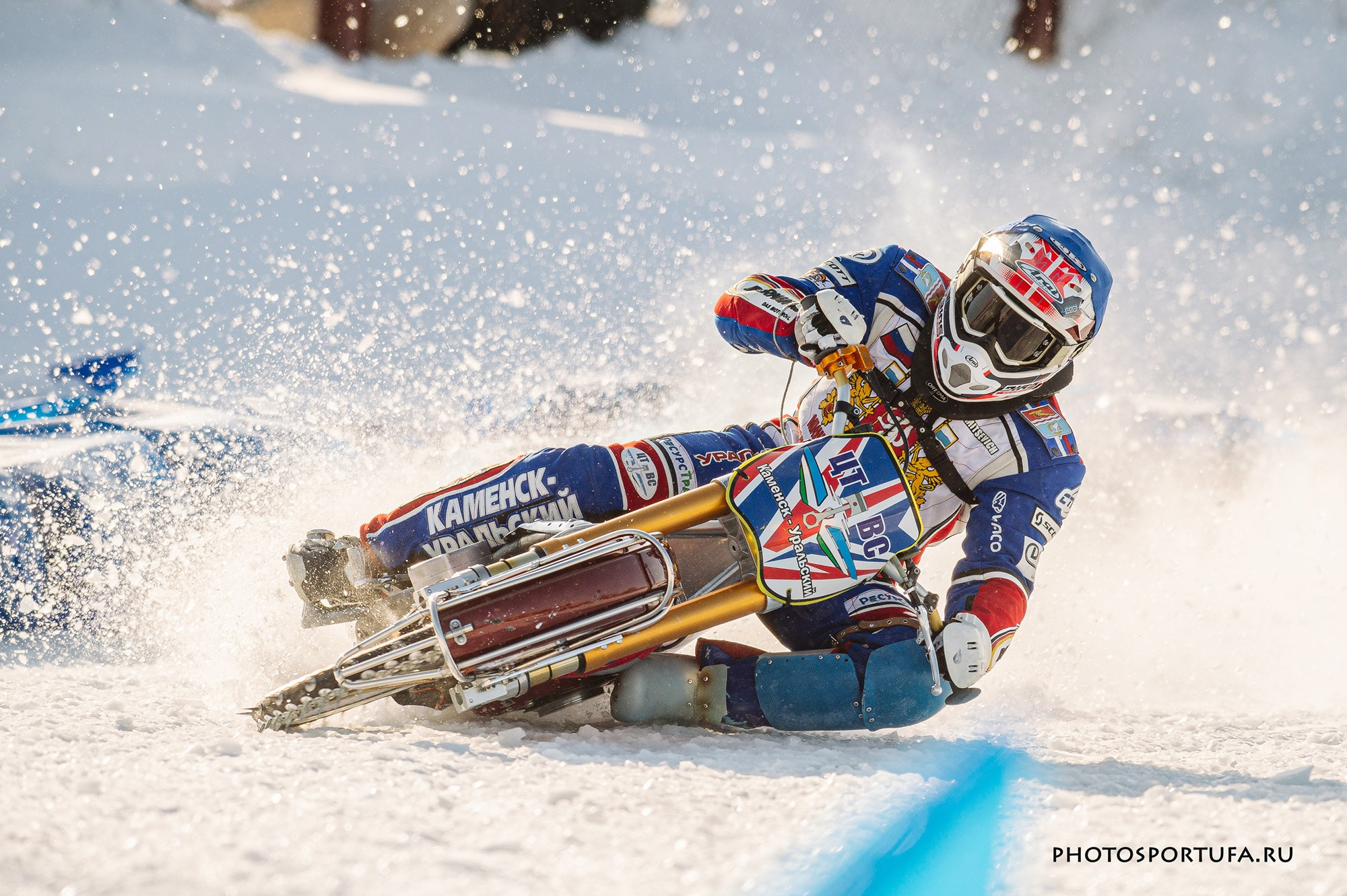 Мотогонку на льду. Спортивный фотограф в Уфе Евгений Буров