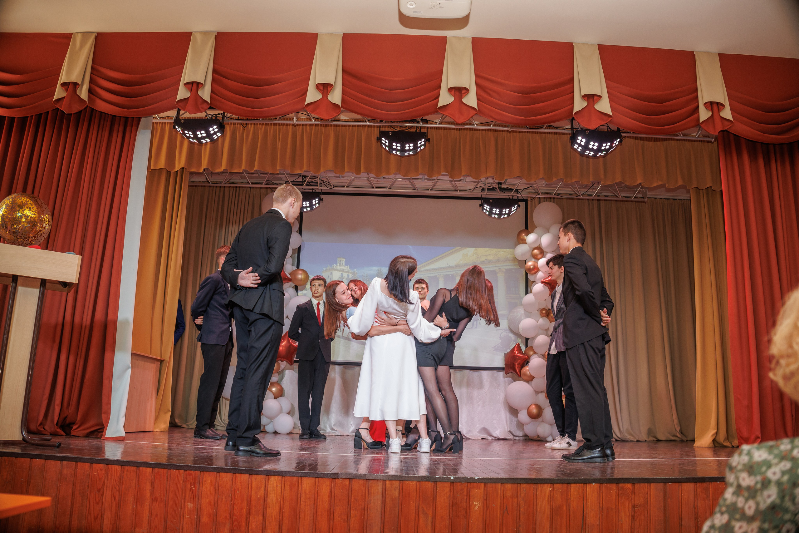 Вручение аттестатов. Свадебный и семейный фотограф в Новосибирске Ирина Дорошкова