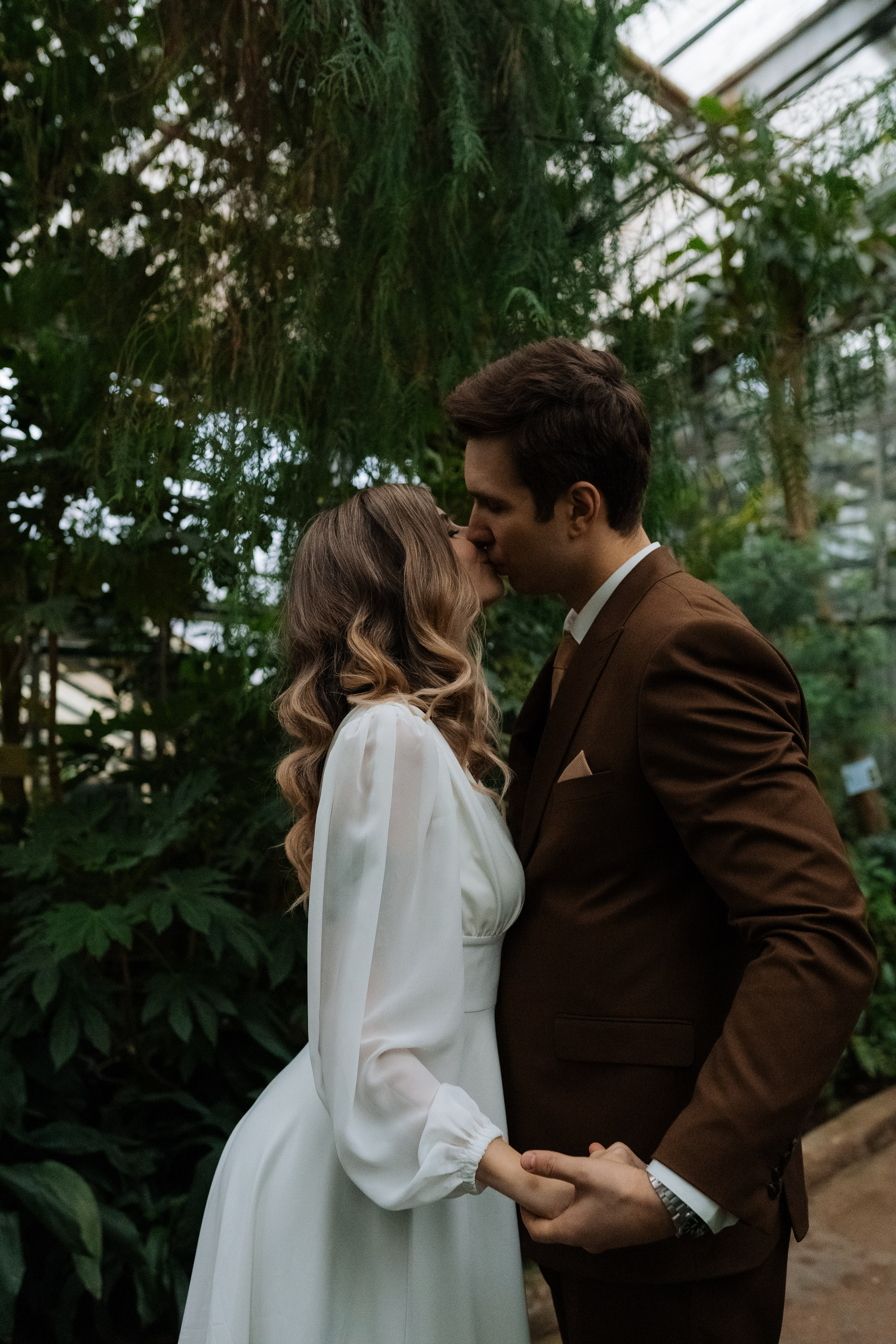 Свадебная фотосессия в оранжерее, Москва. Свадебный фотограф в Москве Анна Полушина