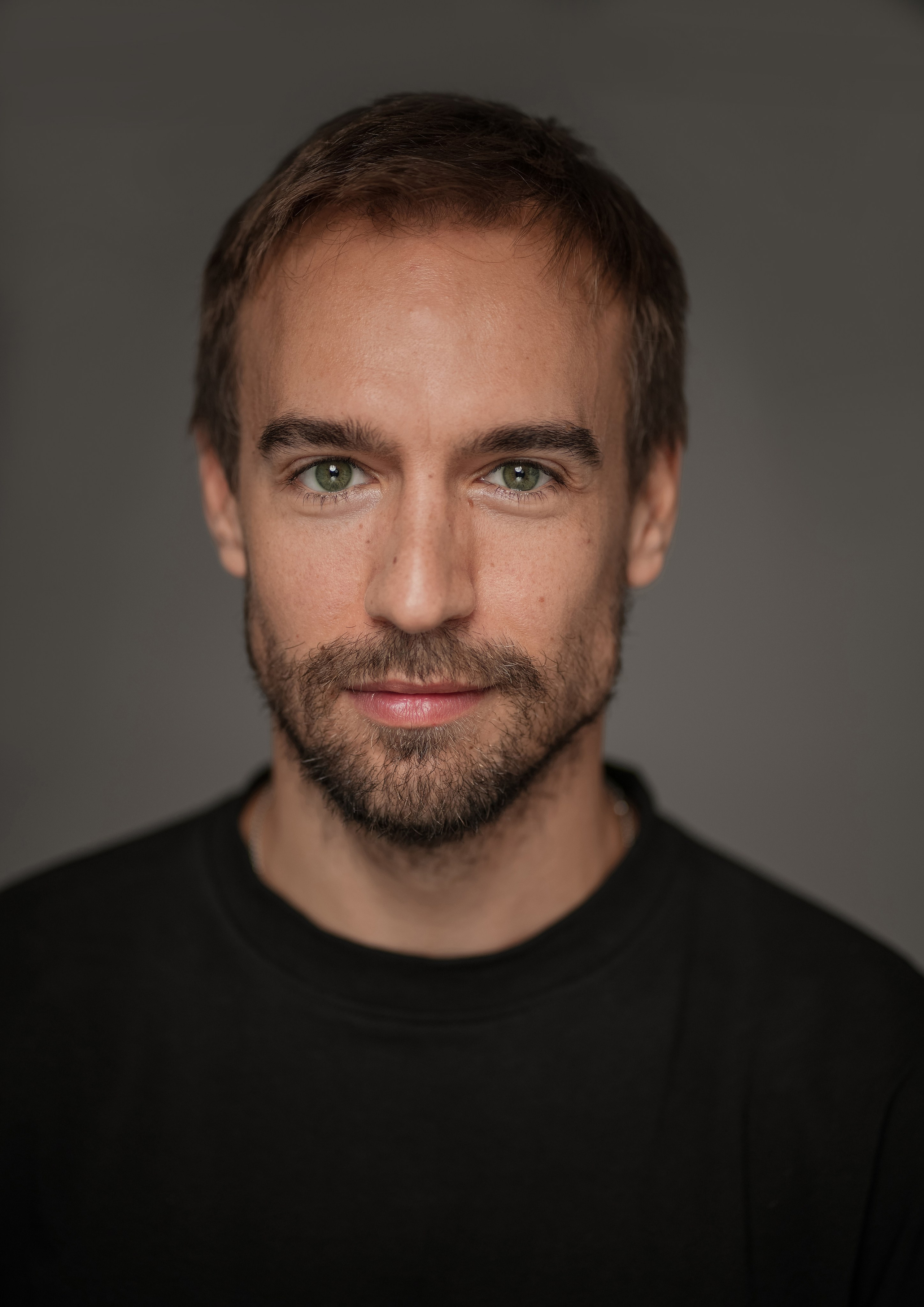 Актер Петр Романов. Портретная съемка в Москве, студийный фотограф Игорь Фомин