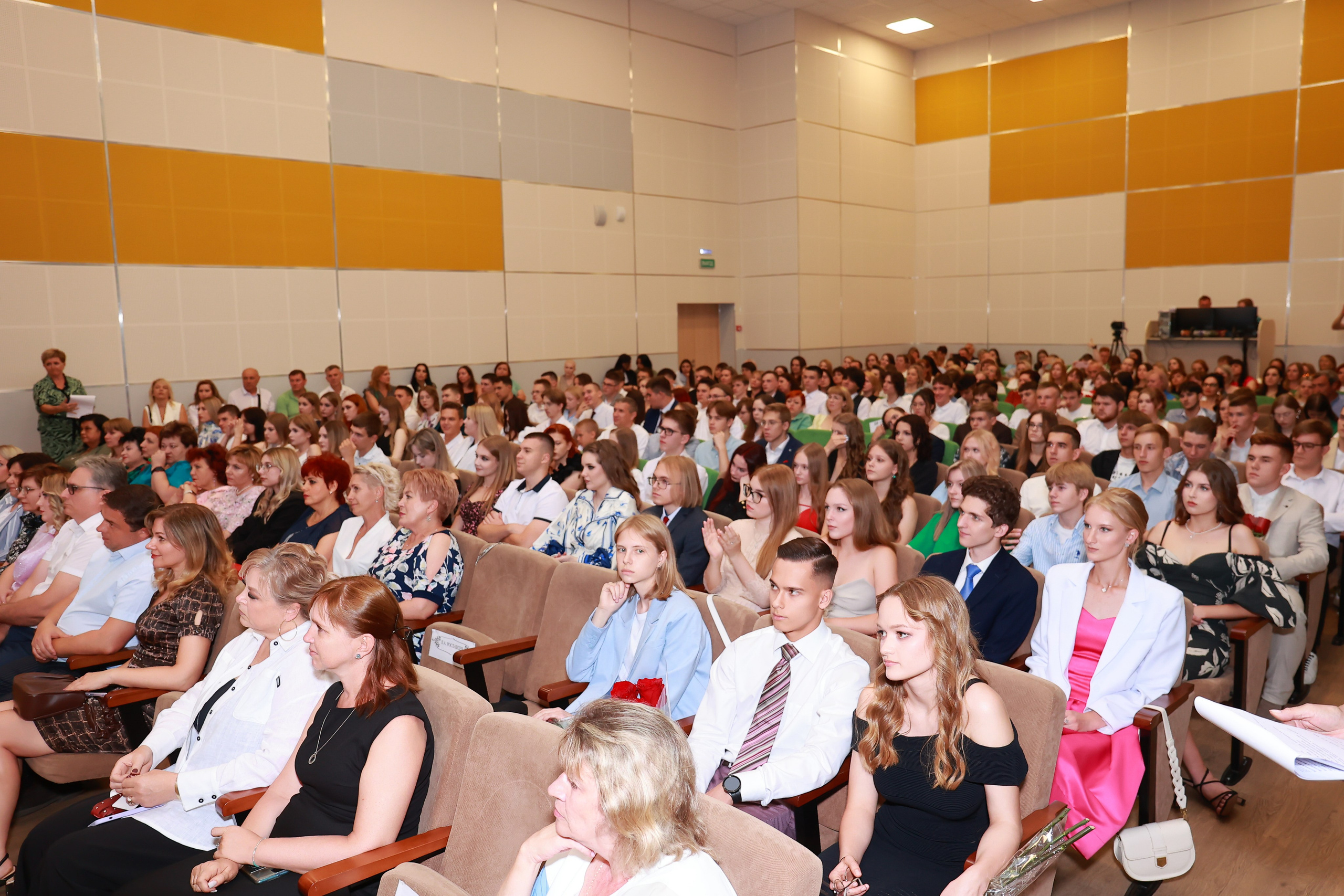 Вручение аттестатов Гимназия 87. Детский семейный фотограф Краснодар