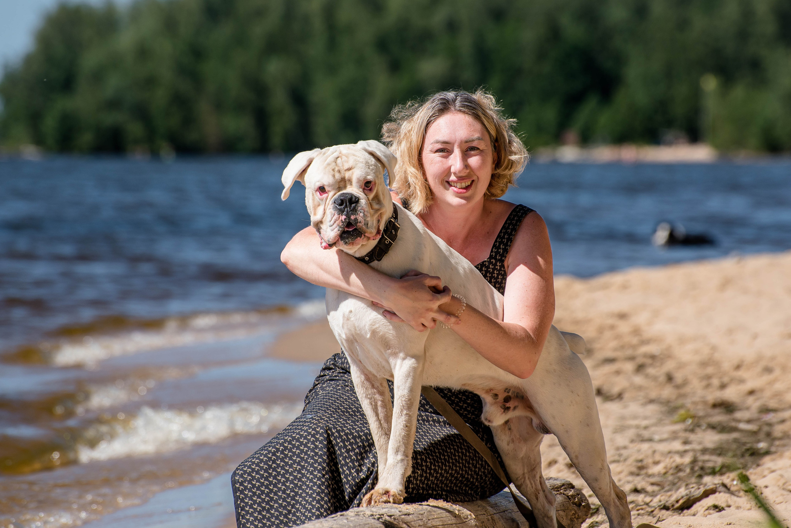 Фотосессия с собакой на берегу. Фотограф Макс Огурцов в Нижнем Новгороде