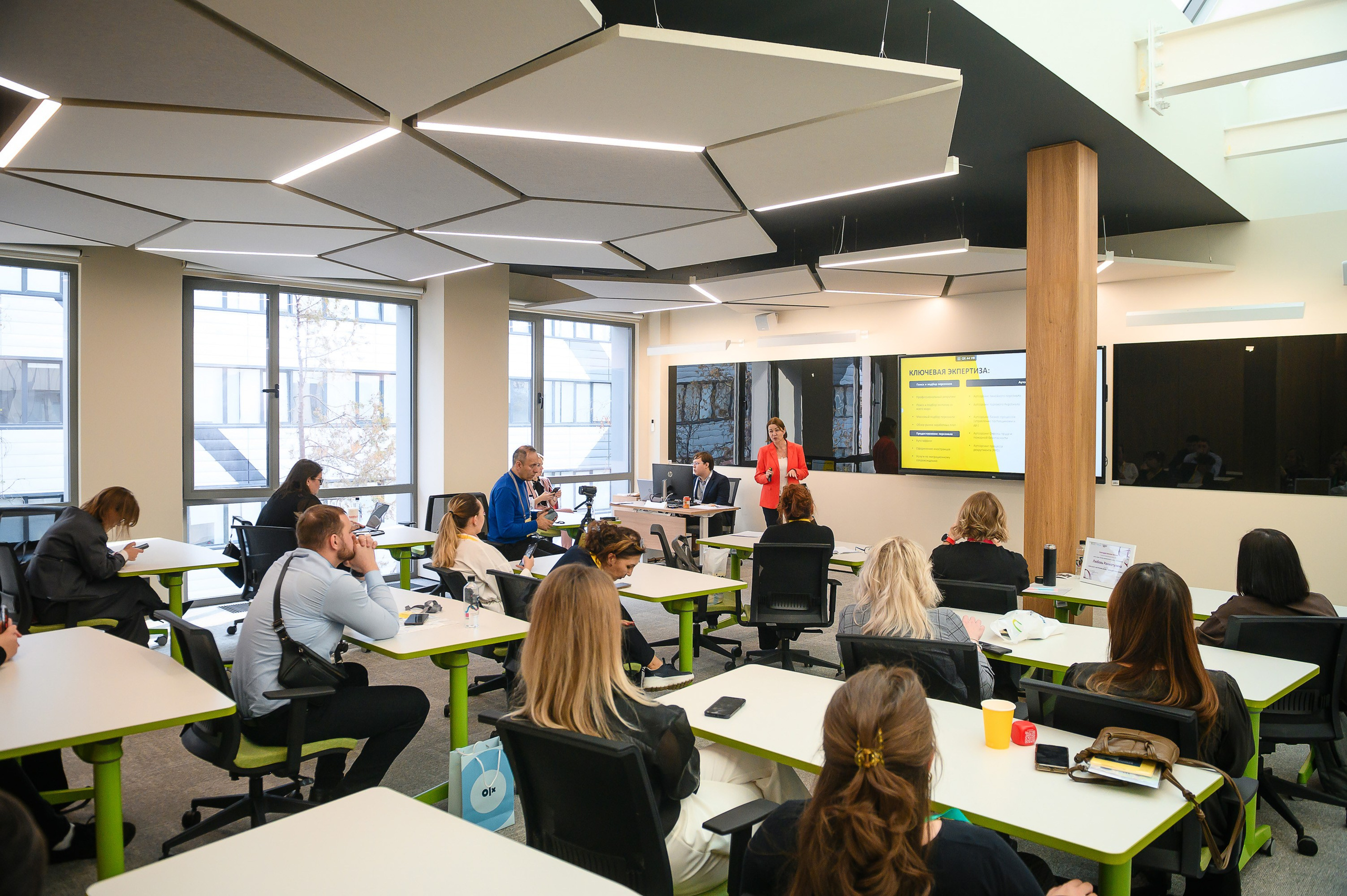 HR Forum 2025. Интерьерный и репортажный фотограф в Алматы