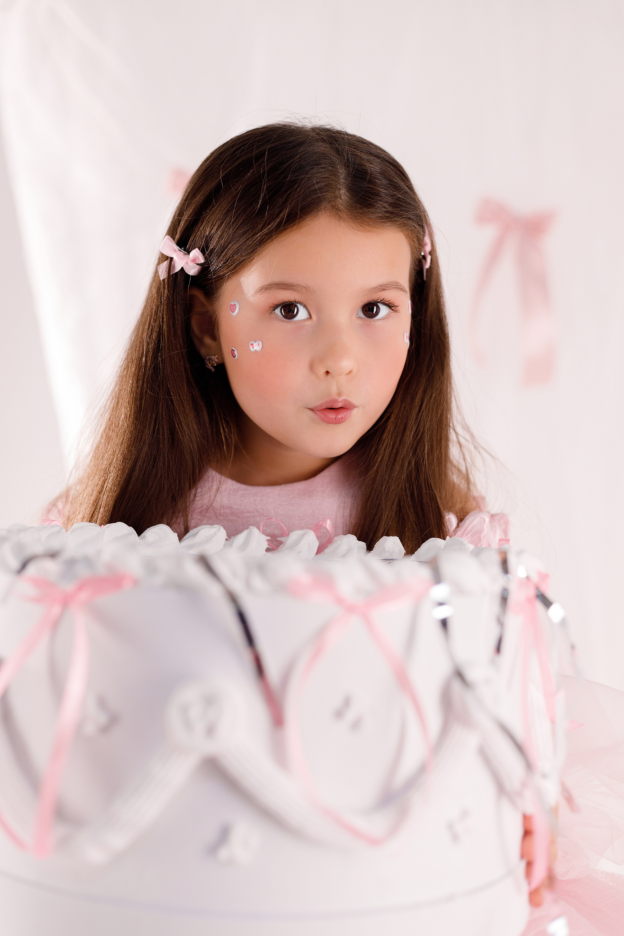 Фотосессия на день рождения девочки в Сочи. Детский студийный фотограф Сочи