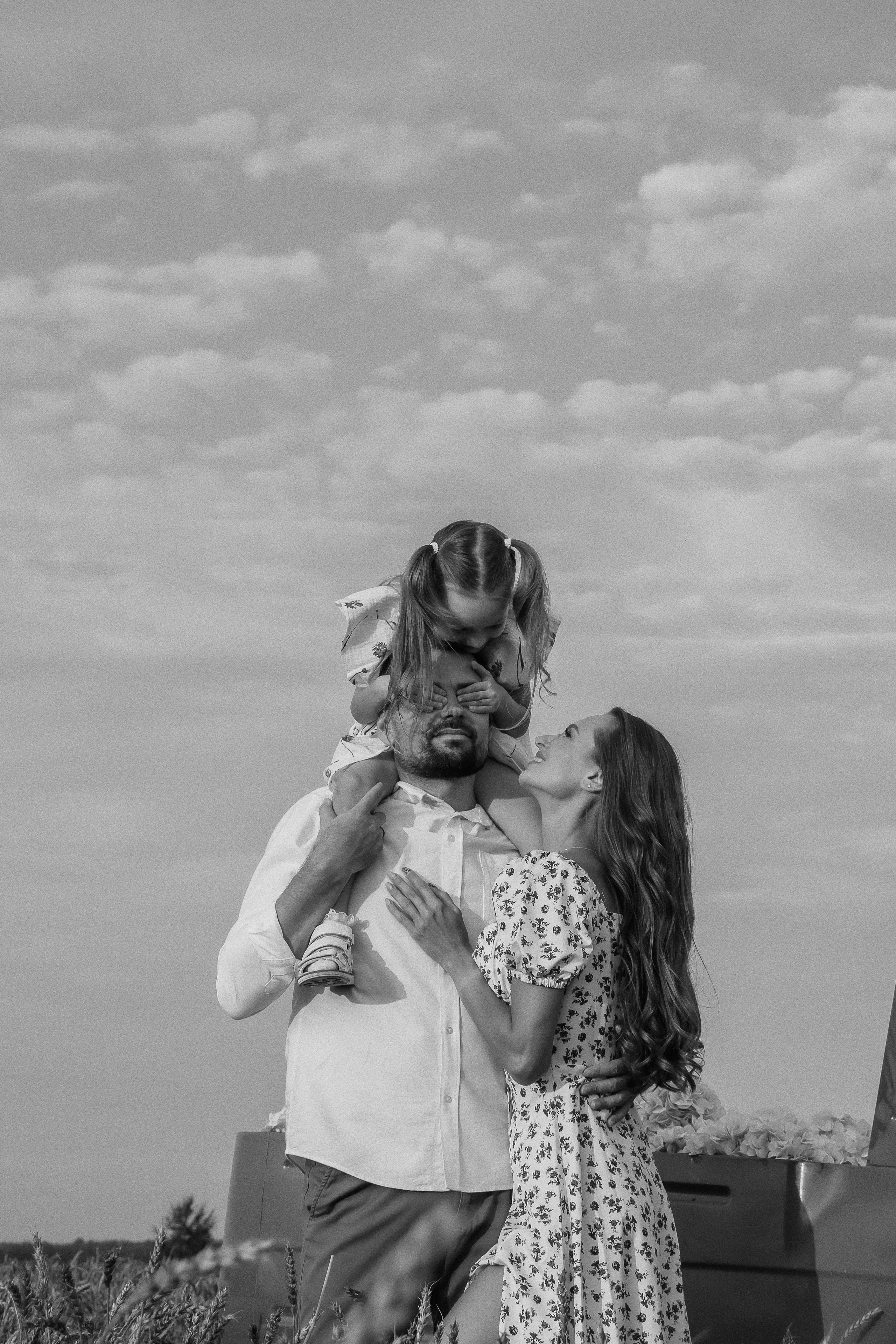 Фотосессия в пшеничном поле вблизи Екатеринбурга: индивидуально, love story, семейные.