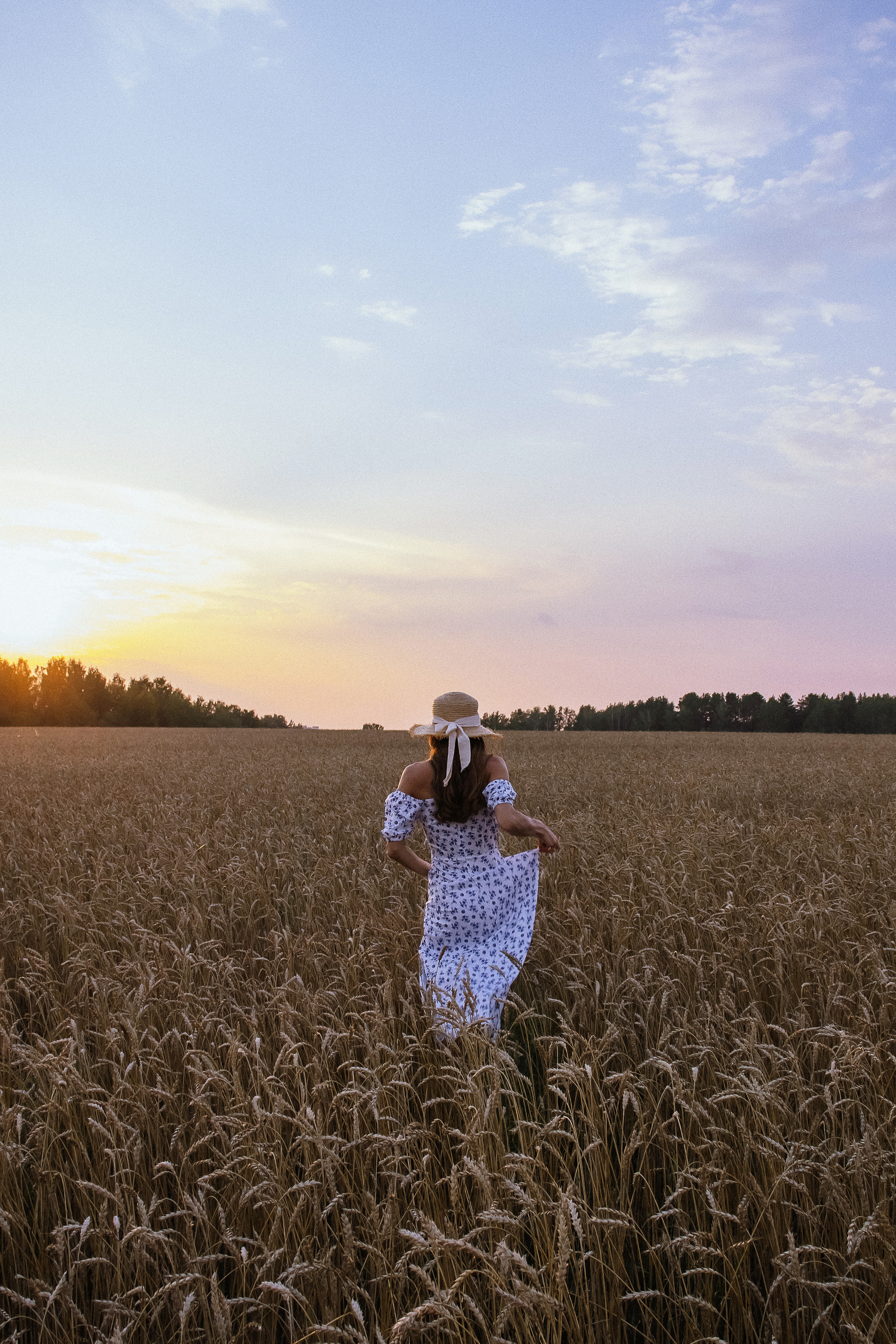 Фотосессия в пшеничном поле вблизи Екатеринбурга: индивидуально, love story, семейные.