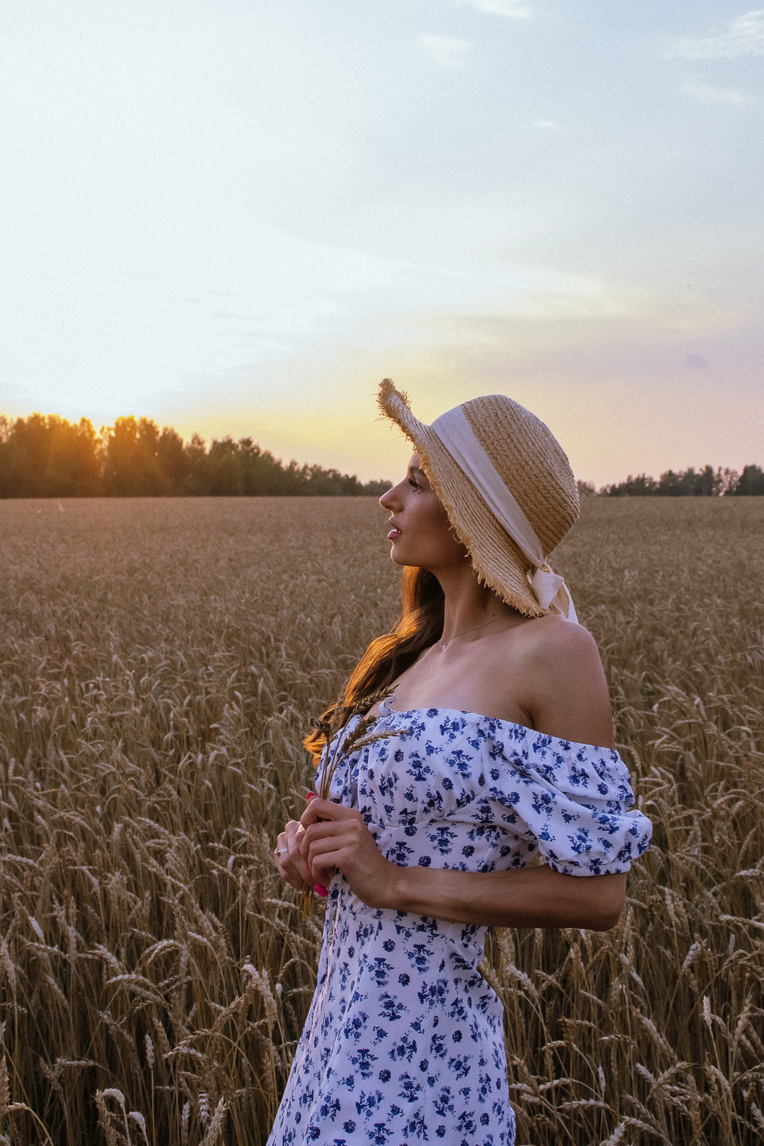 Фотосессия в пшеничном поле вблизи Екатеринбурга: индивидуально, love story, семейные.