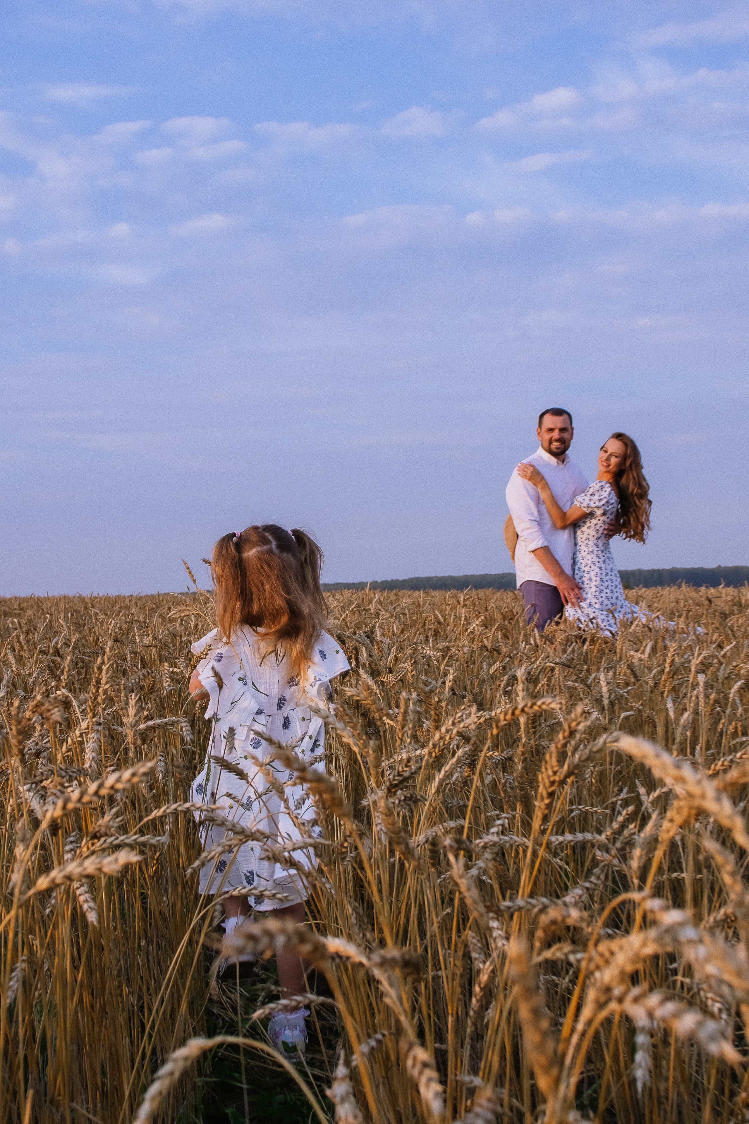 Фотосессия в пшеничном поле вблизи Екатеринбурга: индивидуально, love story, семейные.