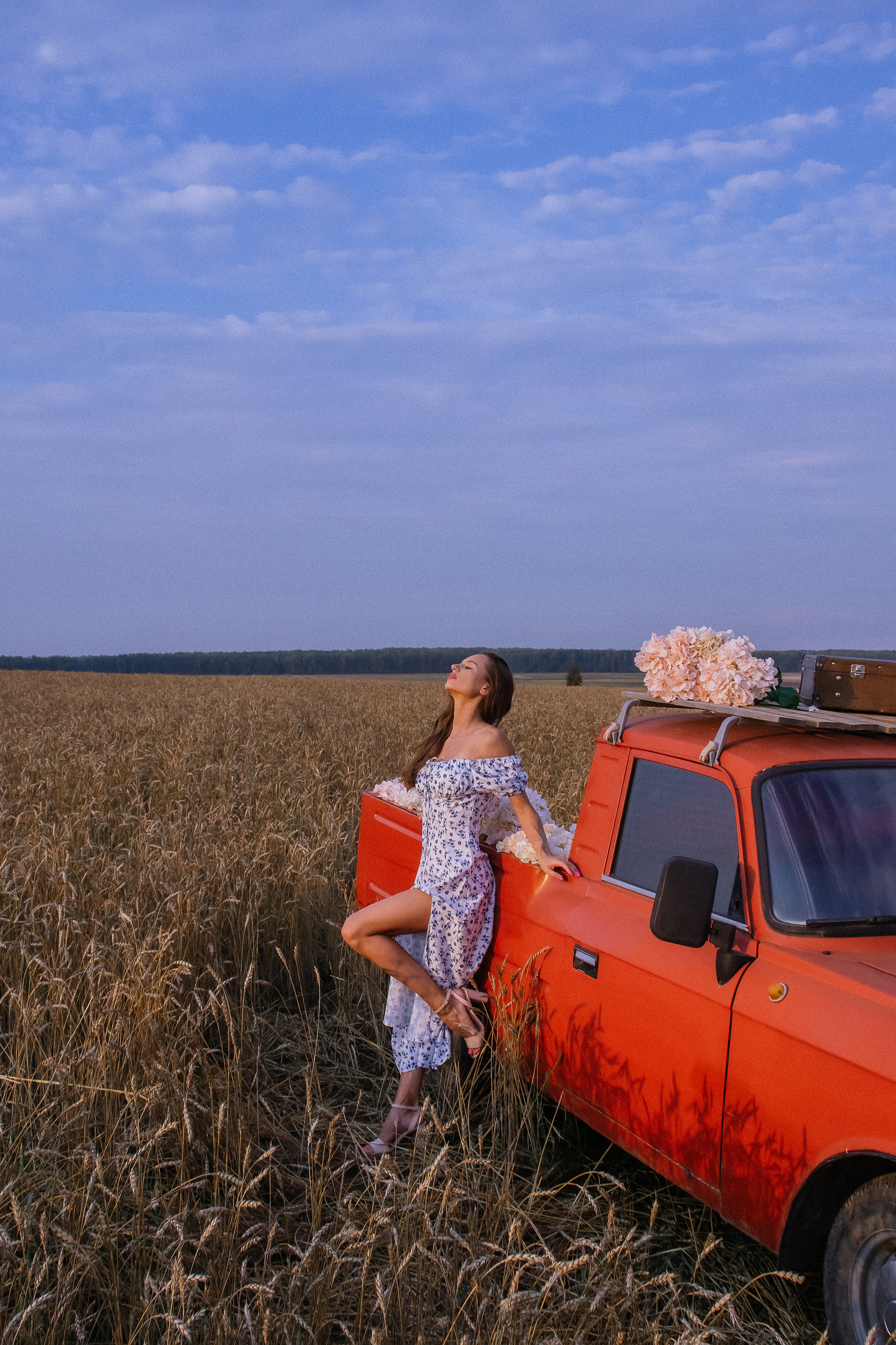 Фотосессия в пшеничном поле вблизи Екатеринбурга: индивидуально, love story, семейные.
