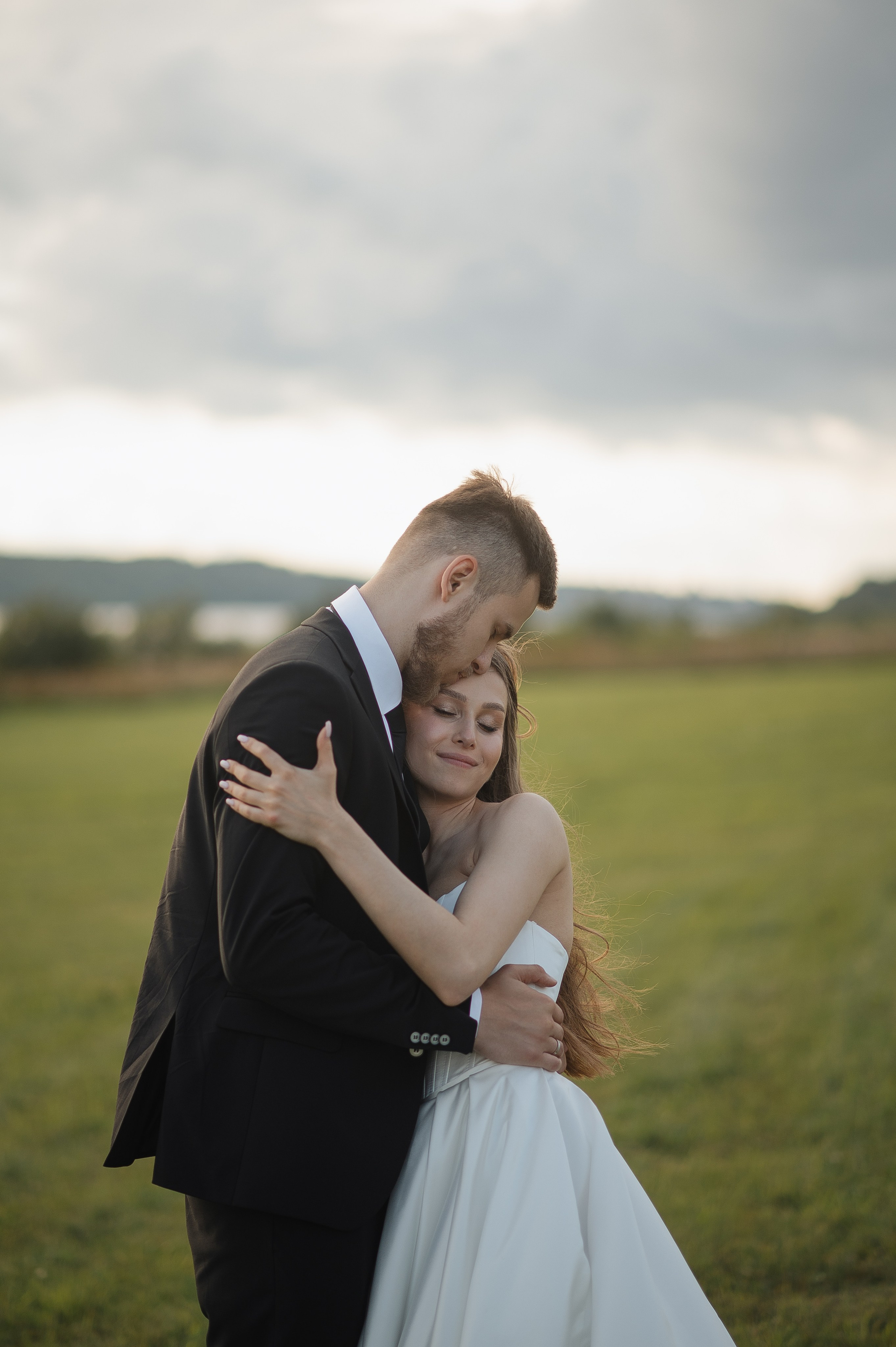 Свадьба на берегу Волги. Свадебный фотограф в Ярославле Денис Медоваров