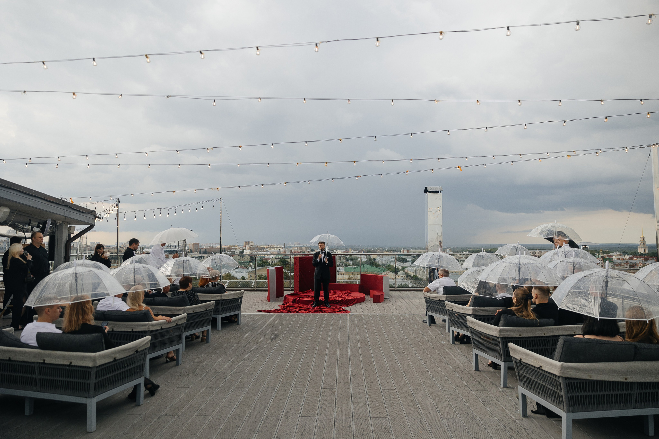 Rain falls down. Главная