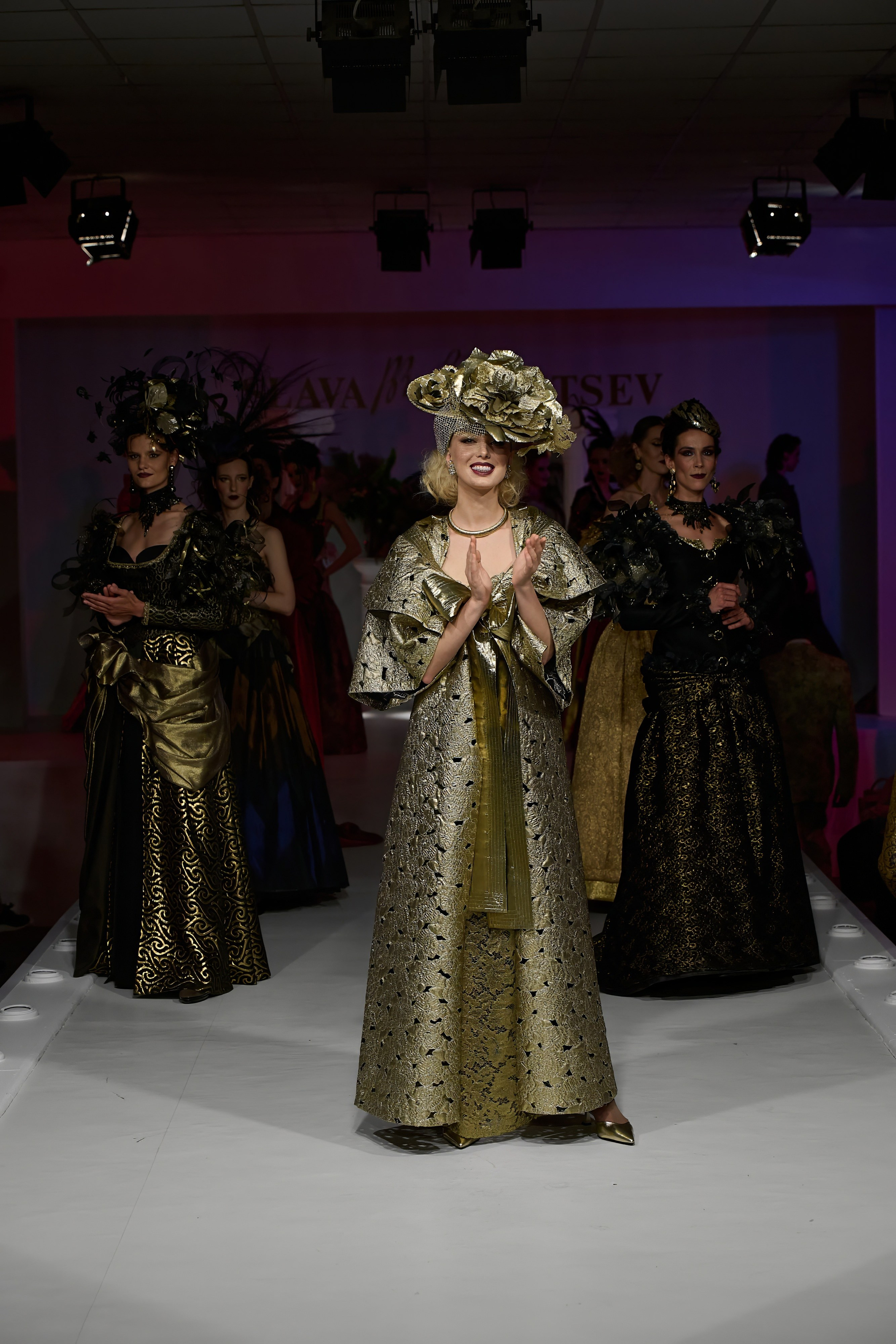 Slava&Yegor Zaitsevs. Показ-спектакль «Воспоминание». 21 июня 2025. Дима Бабушкин. Фотограф. Подиум. Репортаж. Творчество. Дорого