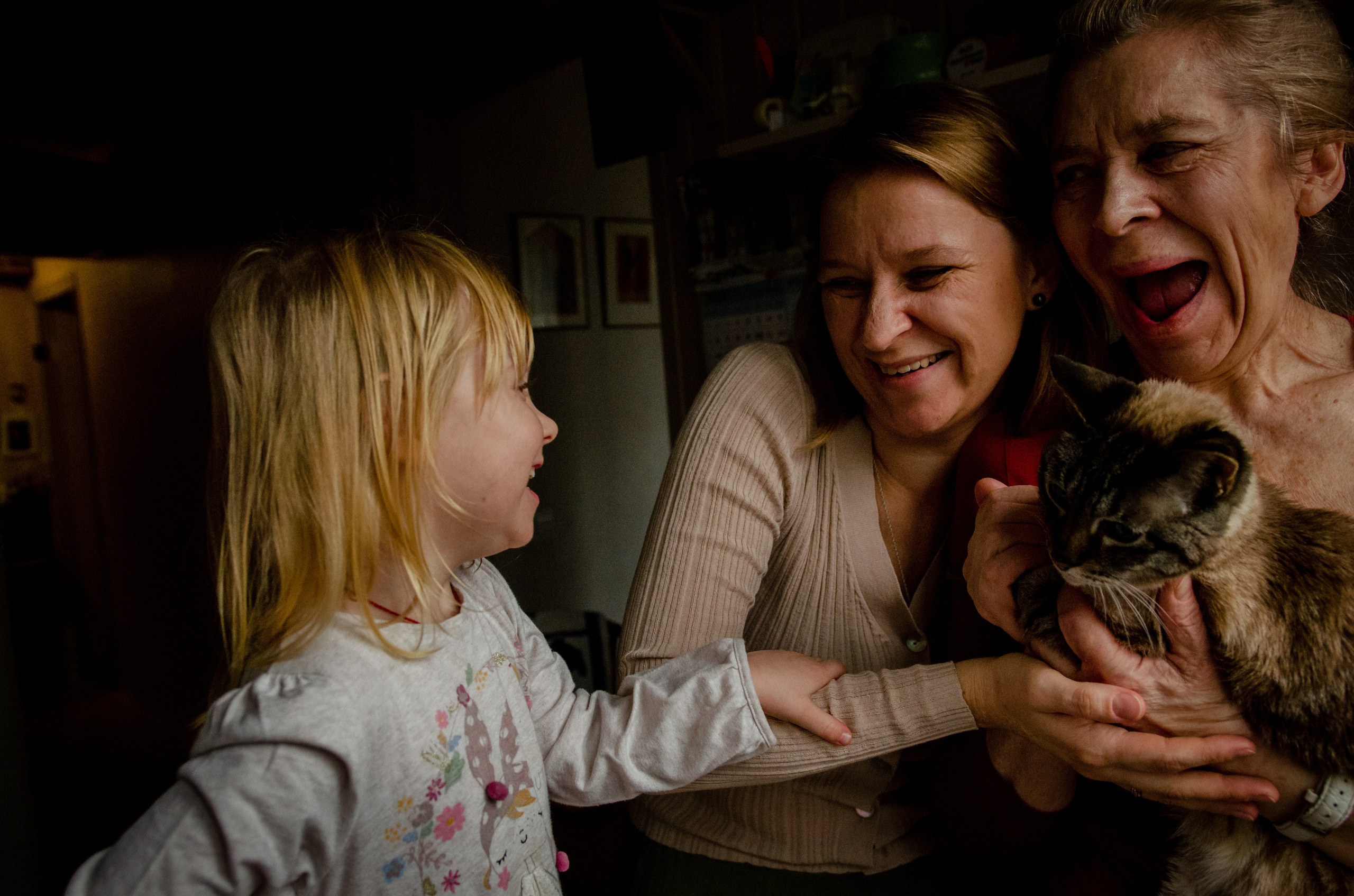 Натусик, Настя, Дима, Татьяна Георгиевна и кот Бежик. Annaalyoshicheva.ru детский и семейный лайфстайл Lifestyle фотограф