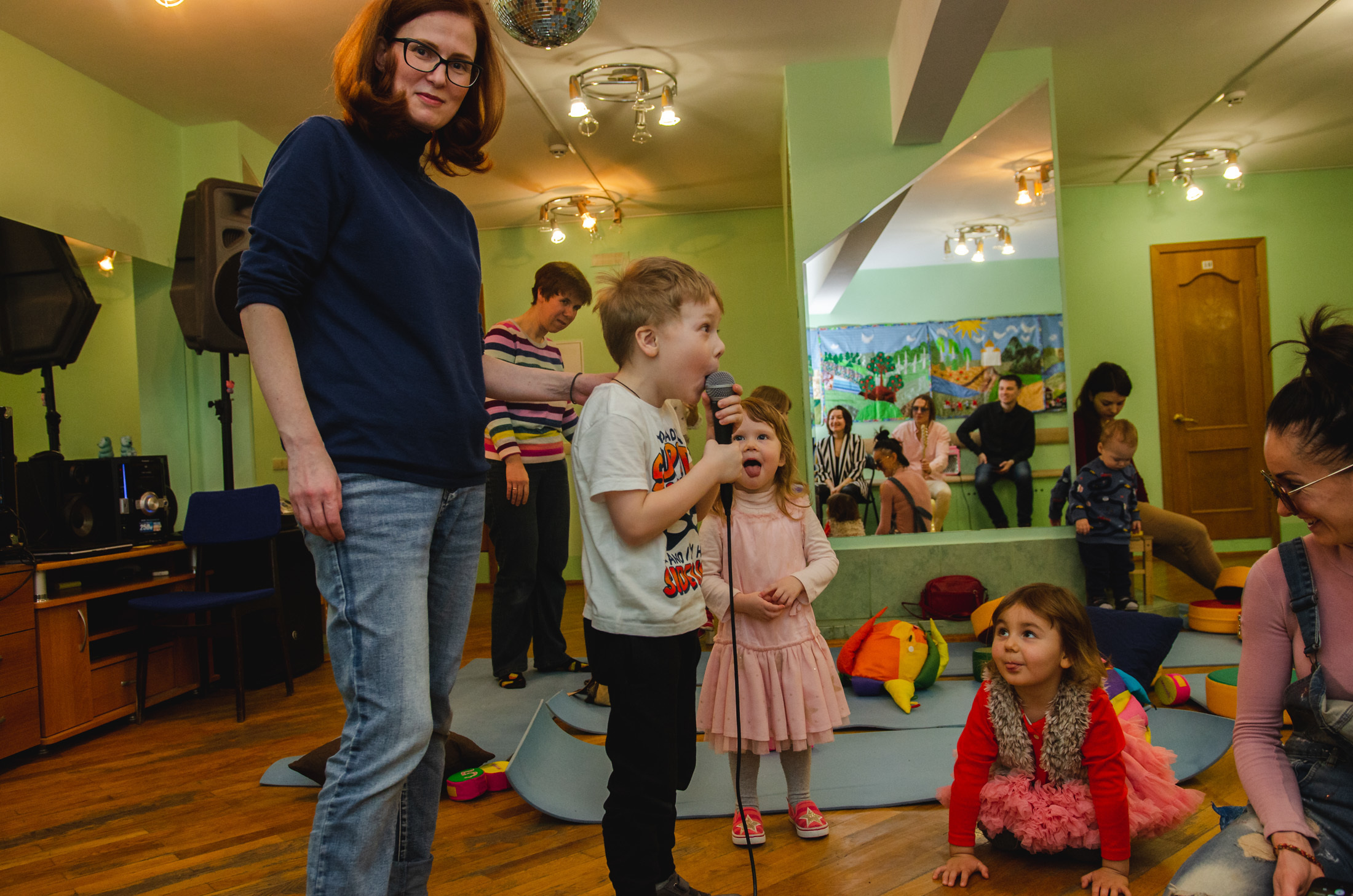 Детский концерт. Annaalyoshicheva.ru детский и семейный лайфстайл Lifestyle фотограф