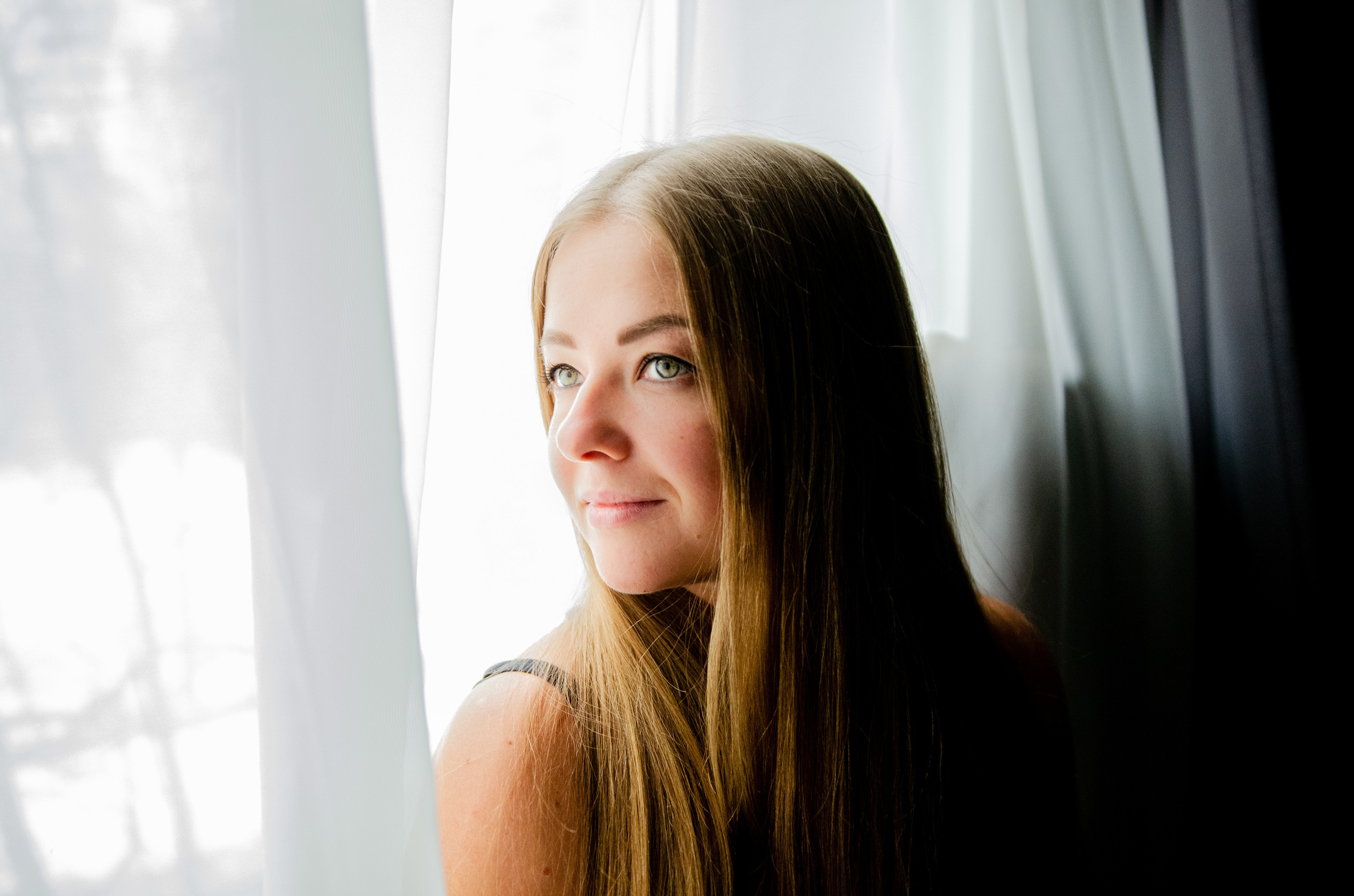 Вероника, мама Ирина, Сиба-ину Тери, Мэйн-кун Лео. Annaalyoshicheva.ru детский и семейный лайфстайл Lifestyle фотограф