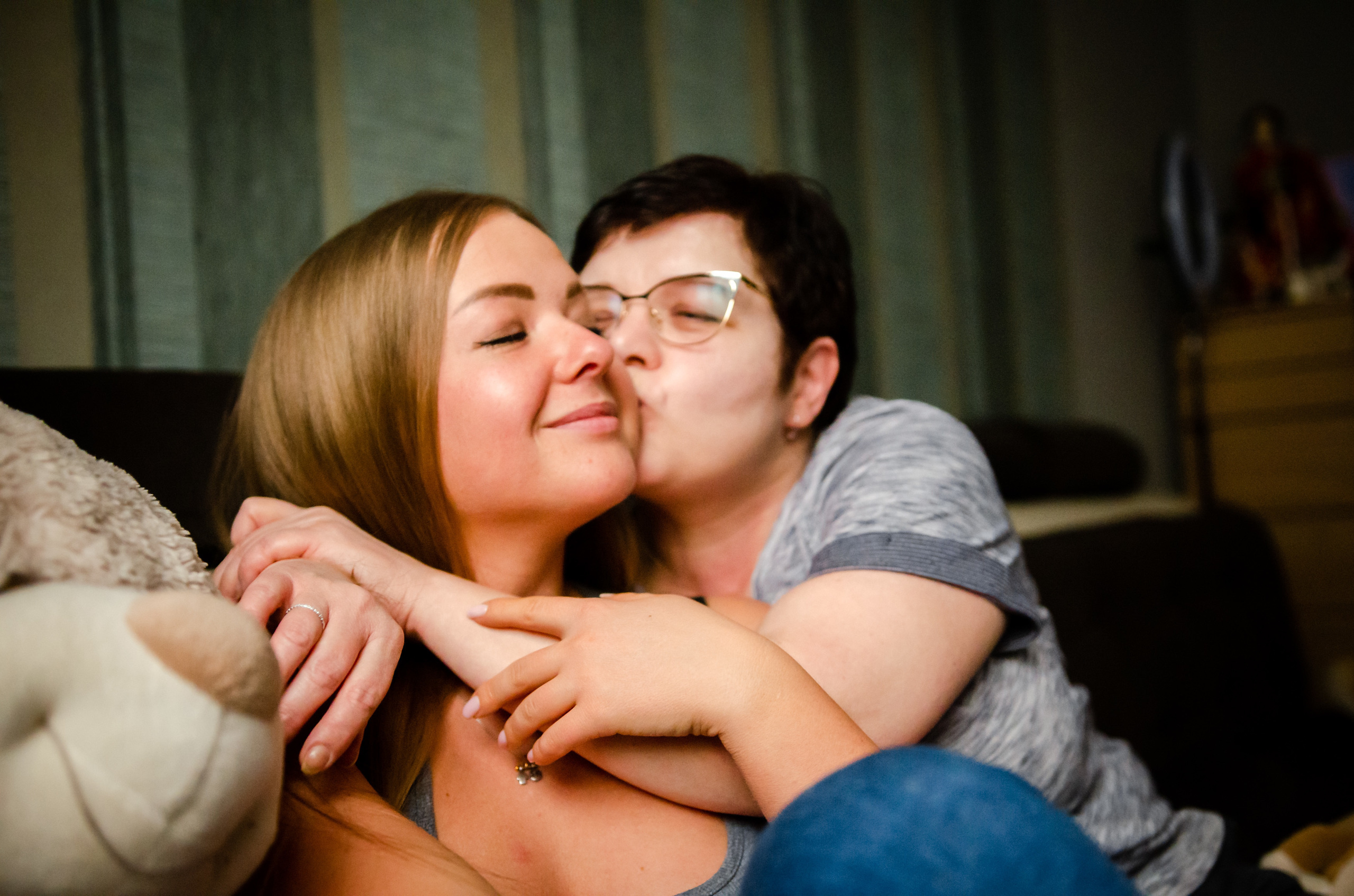 Вероника, мама Ирина, Сиба-ину Тери, Мэйн-кун Лео. Annaalyoshicheva.ru детский и семейный лайфстайл Lifestyle фотограф