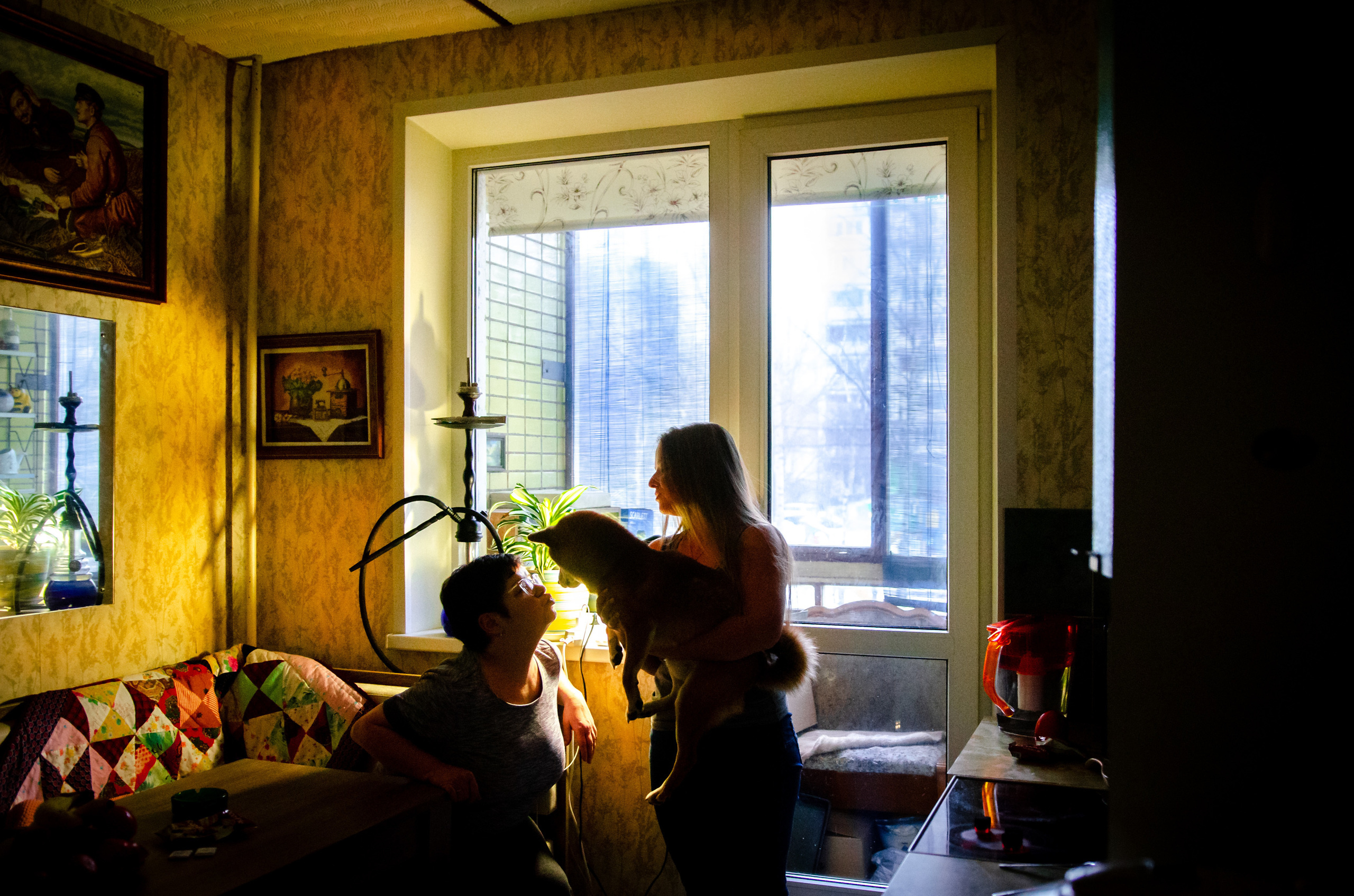 Вероника, мама Ирина, Сиба-ину Тери, Мэйн-кун Лео. Annaalyoshicheva.ru детский и семейный лайфстайл Lifestyle фотограф