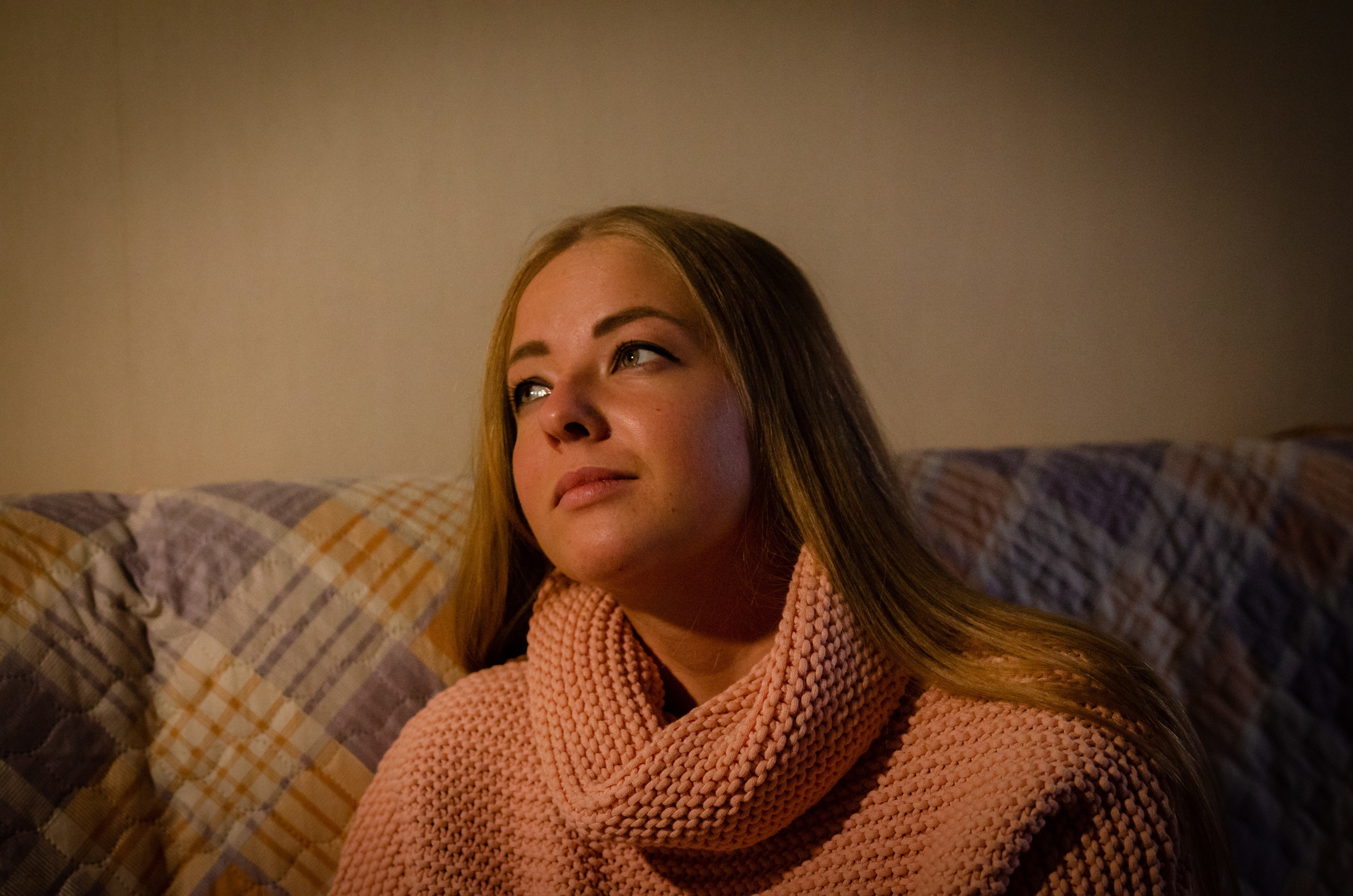 Вероника, мама Ирина, Сиба-ину Тери, Мэйн-кун Лео. Annaalyoshicheva.ru детский и семейный лайфстайл Lifestyle фотограф