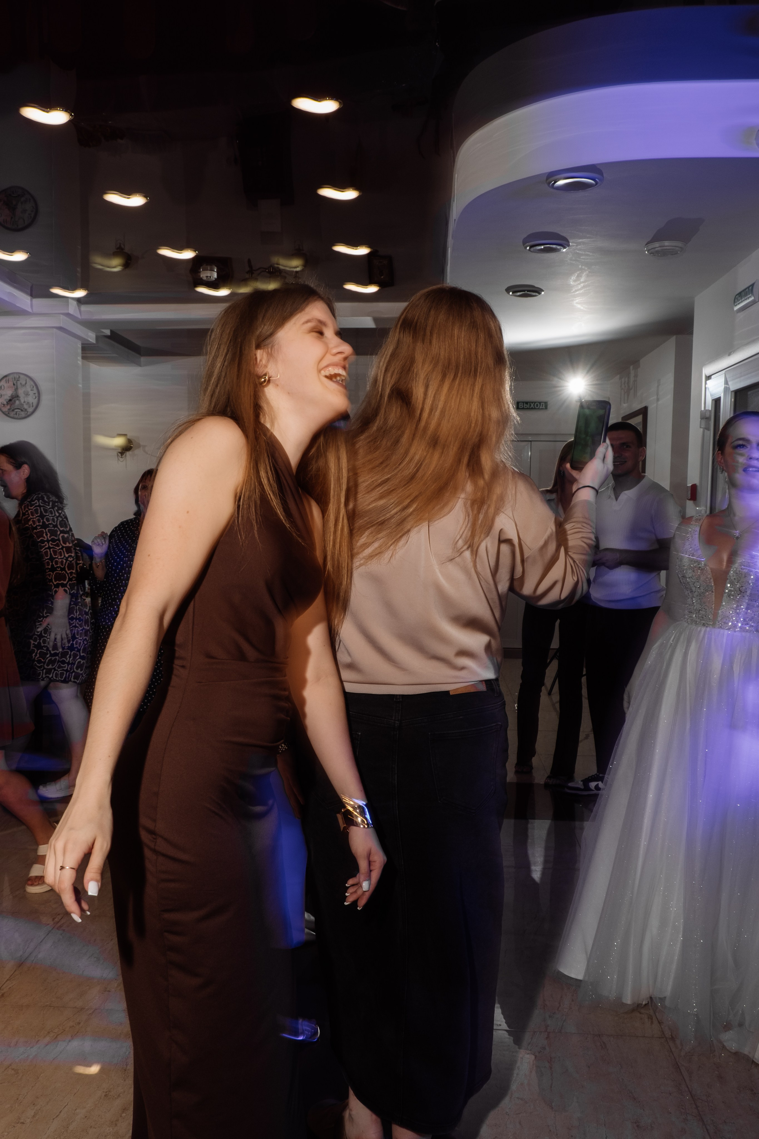 Свадебный ретопртаж. Профессиональная фотосъемка в Крыму. Натуральные эмоции и живые кадры. Забронируйте дату прямо сейчас!