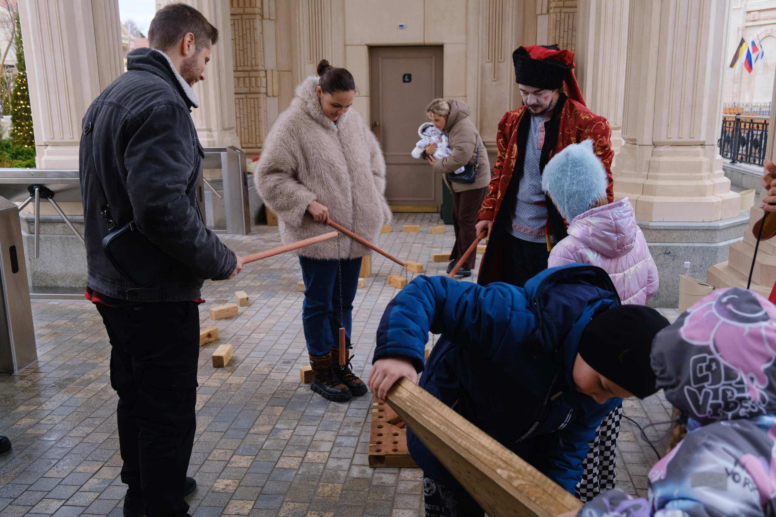 Новогодний репортаж из парка «Новый Херсонес» | Фотограф Илья Желдак. Профессиональная фотосъемка в Крыму. Натуральные эмоции и живые кадры. Забронируйте дату прямо сейчас!