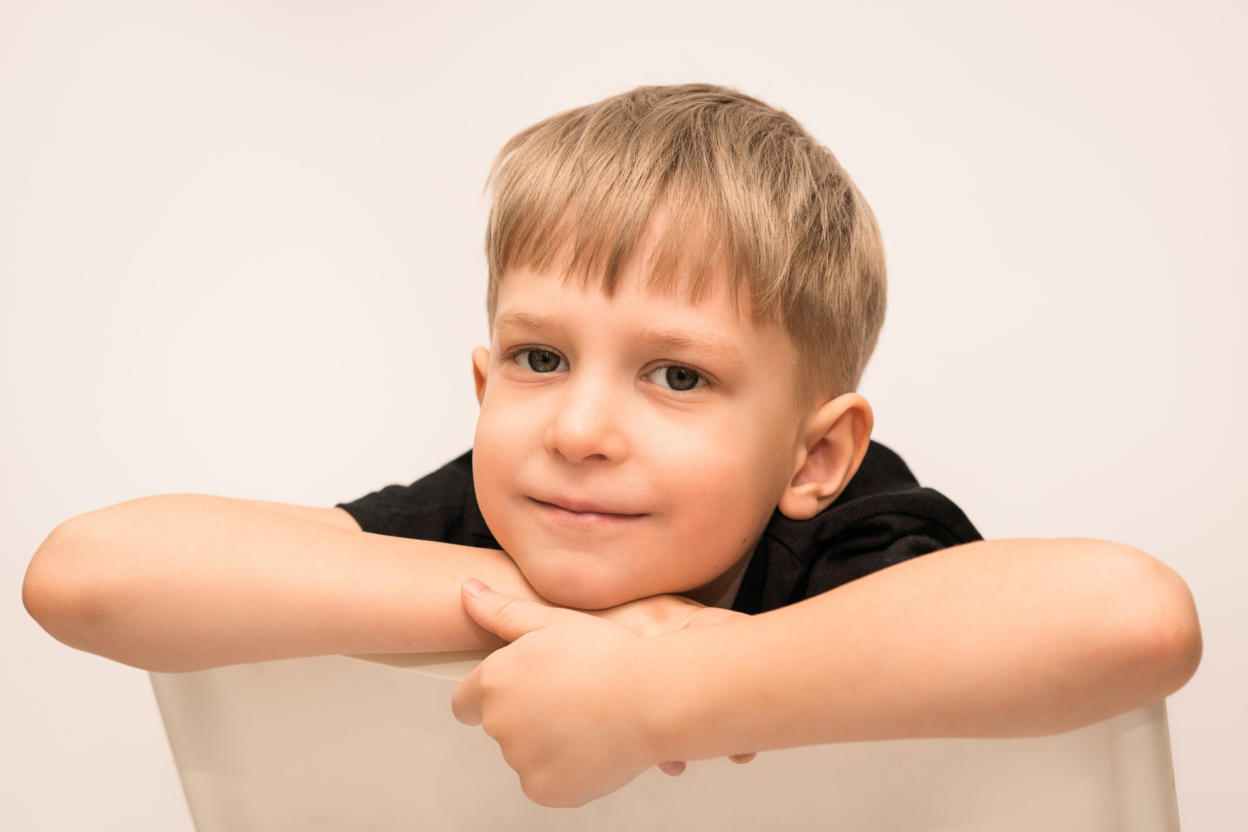 Детский сад, портреты белый фон. Фотограф Шунова Саша