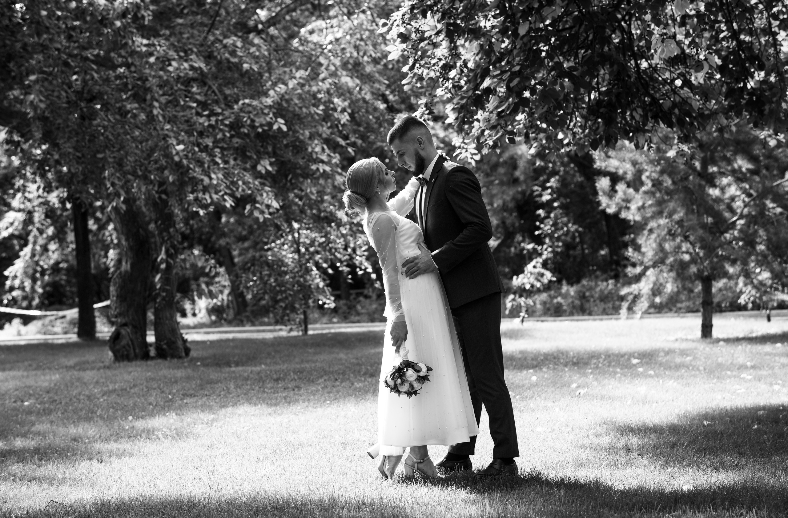 Небольшая чб серия со свадьбы Алесея и Полины. Свадебный, семейный, детский, контент фотограф в Омске Максим Ильин