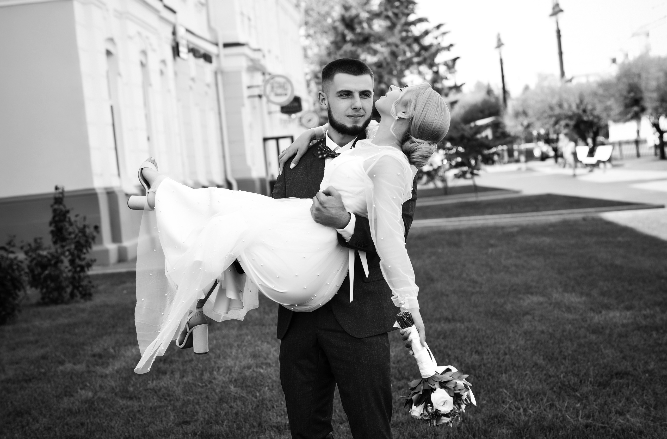 Небольшая чб серия со свадьбы Алесея и Полины. Свадебный, семейный, детский, контент фотограф в Омске Максим Ильин