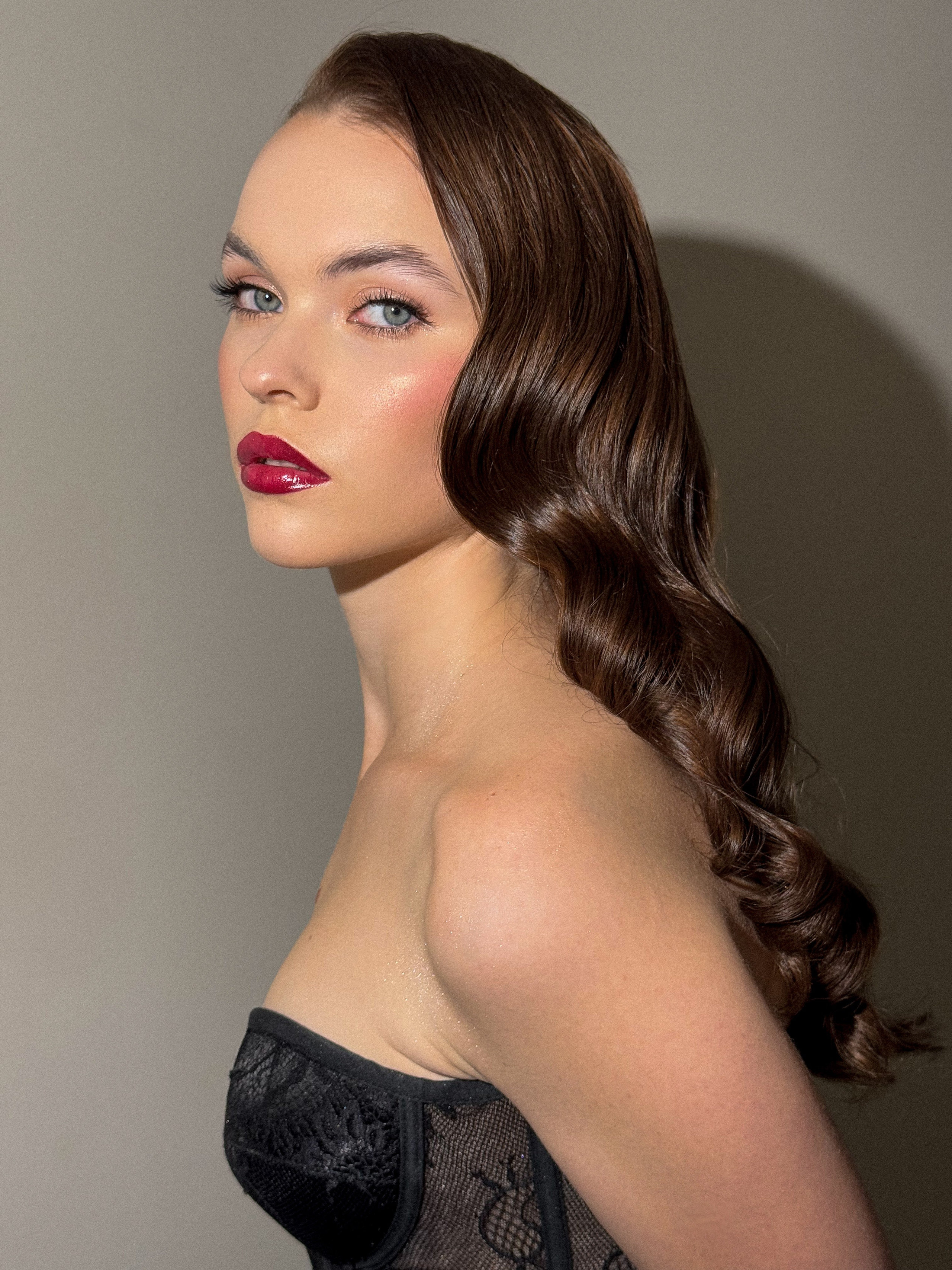 Вечерние образы. Свадебный визажист и стилист по прическам в Москве