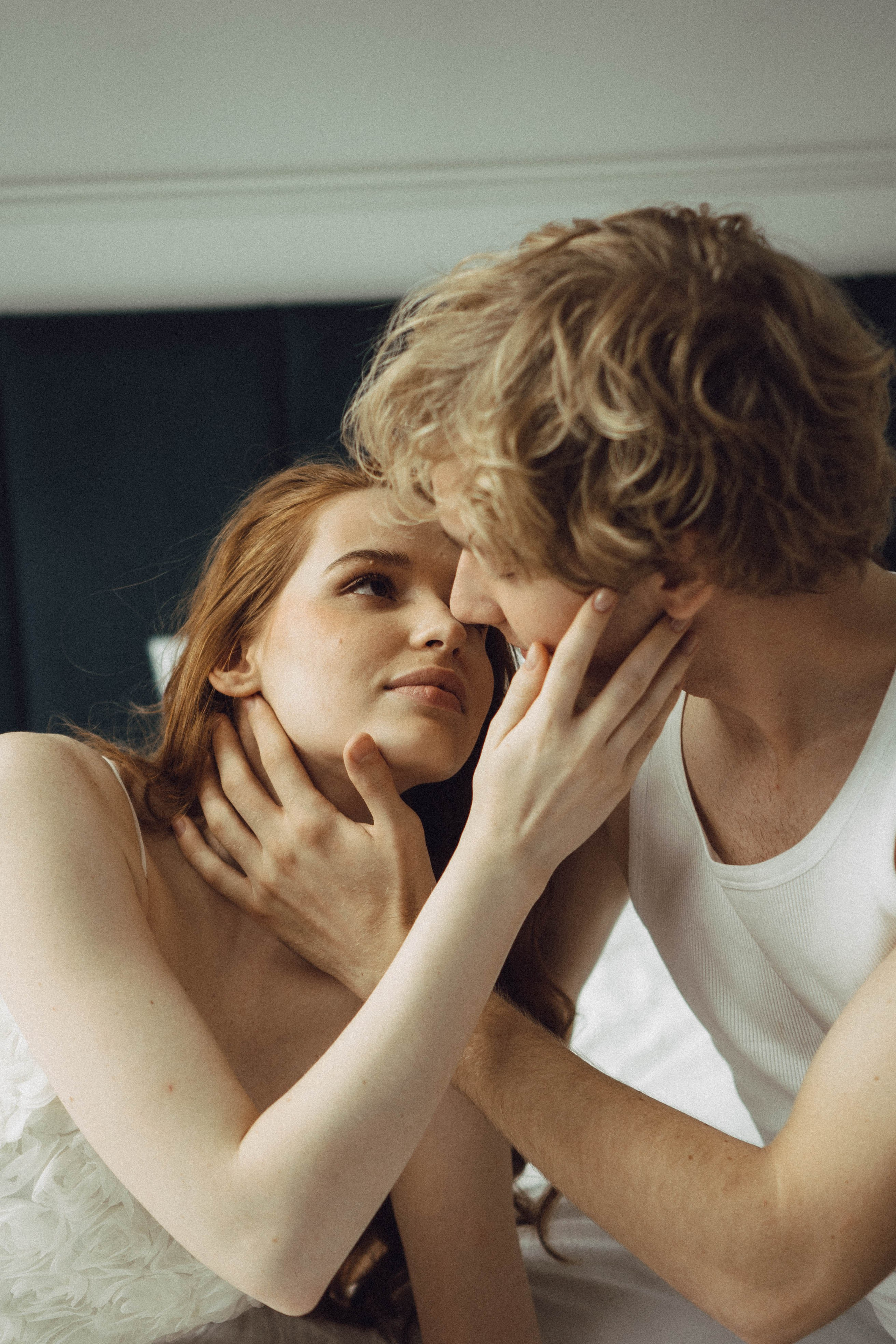 СВАДЕБНАЯ СЬЕМКА В ОТЕЛЕ. СБОРЫ ЖЕНИХА И НЕВЕСТЫ И ТАКЖЕ ТОР И ПОДГОТОВКА К ПРОГУЛКЕ. Профессиональный фотограф, Санкт-Петербург — Виктория Богомолова