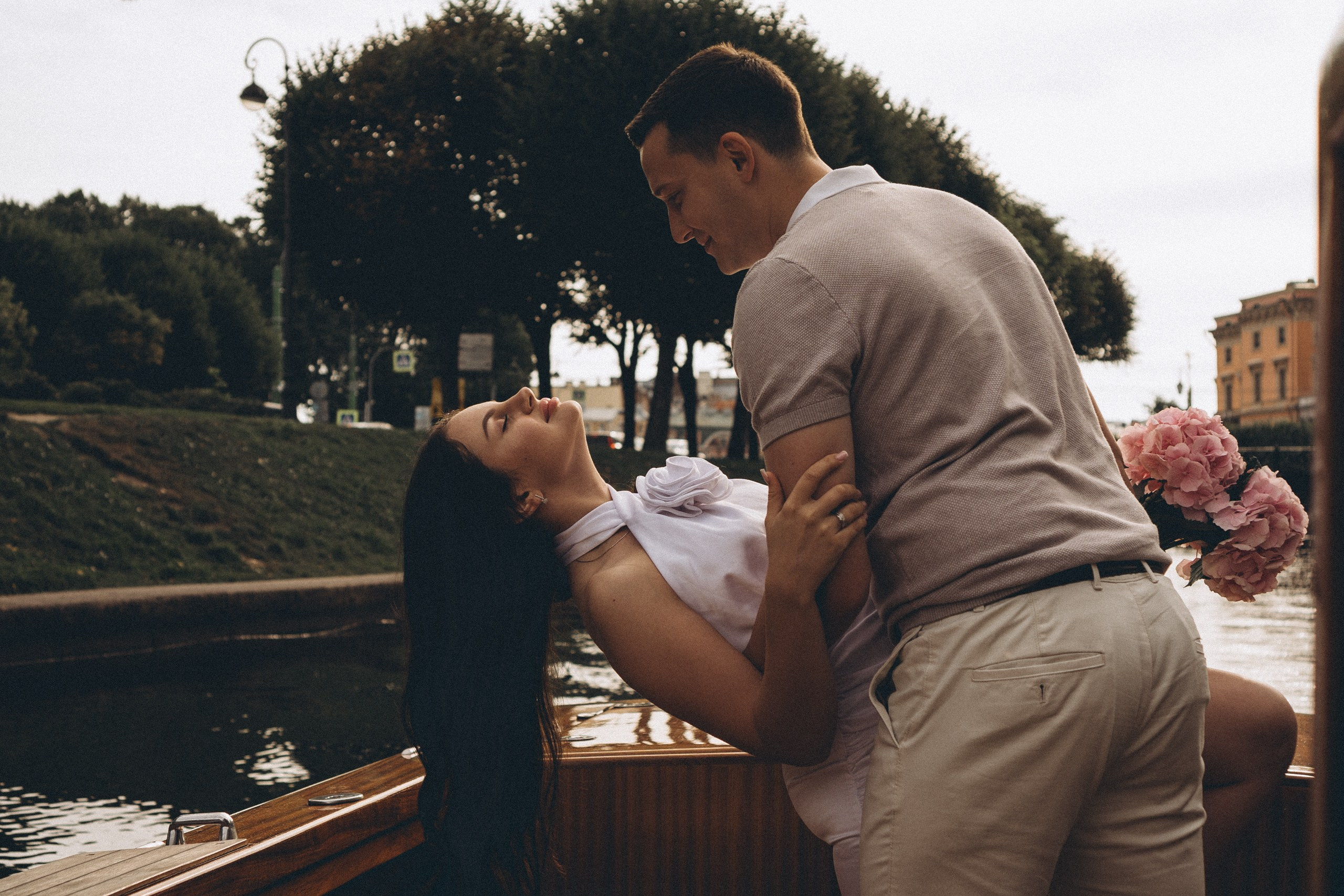 СВАДЕНБНАЯ СЬЕМКА НА КАТЕРЕ ПО КАНАЛАМ САНКТ-ПЕТЕРБУРГА И В АКВАТОРИИ НЕВЫ. Профессиональный фотограф, Санкт-Петербург — Виктория Богомолова