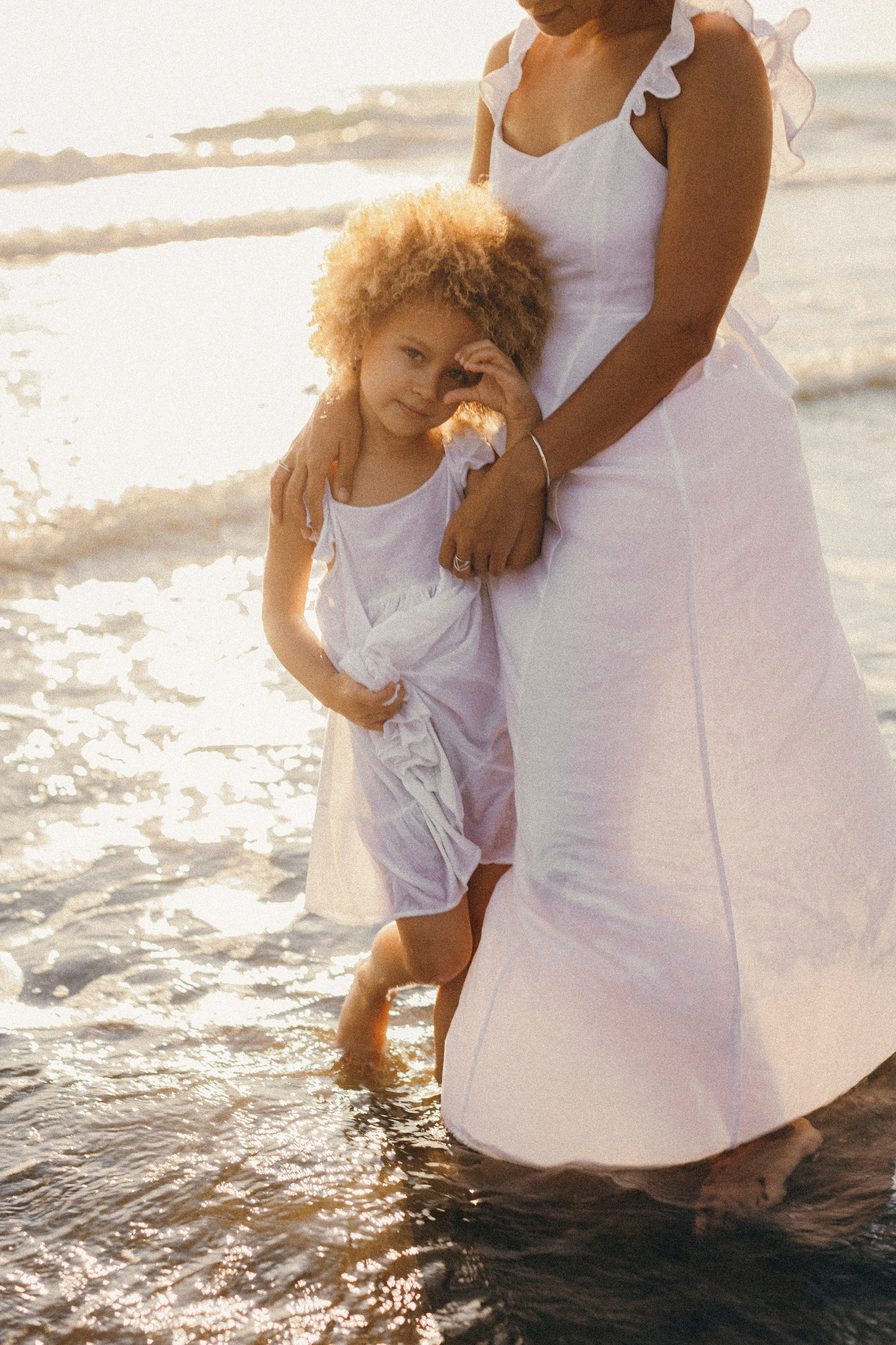 Sandy toes and family smiles. Katerina Nord | Wedding and Couple Photographer in Germany and Europe