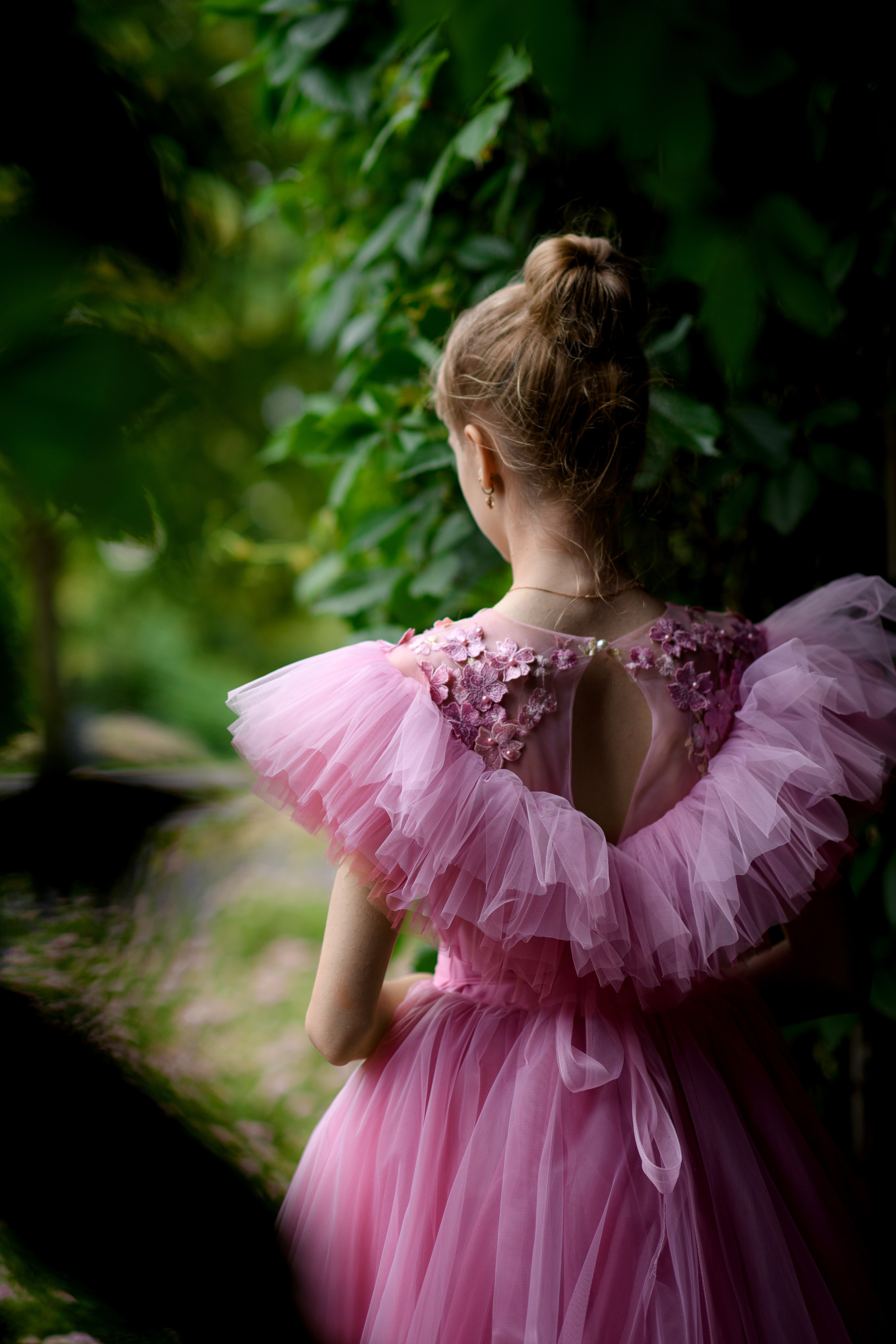 В цветущем чубушнике в саду имени Баумана. Главная