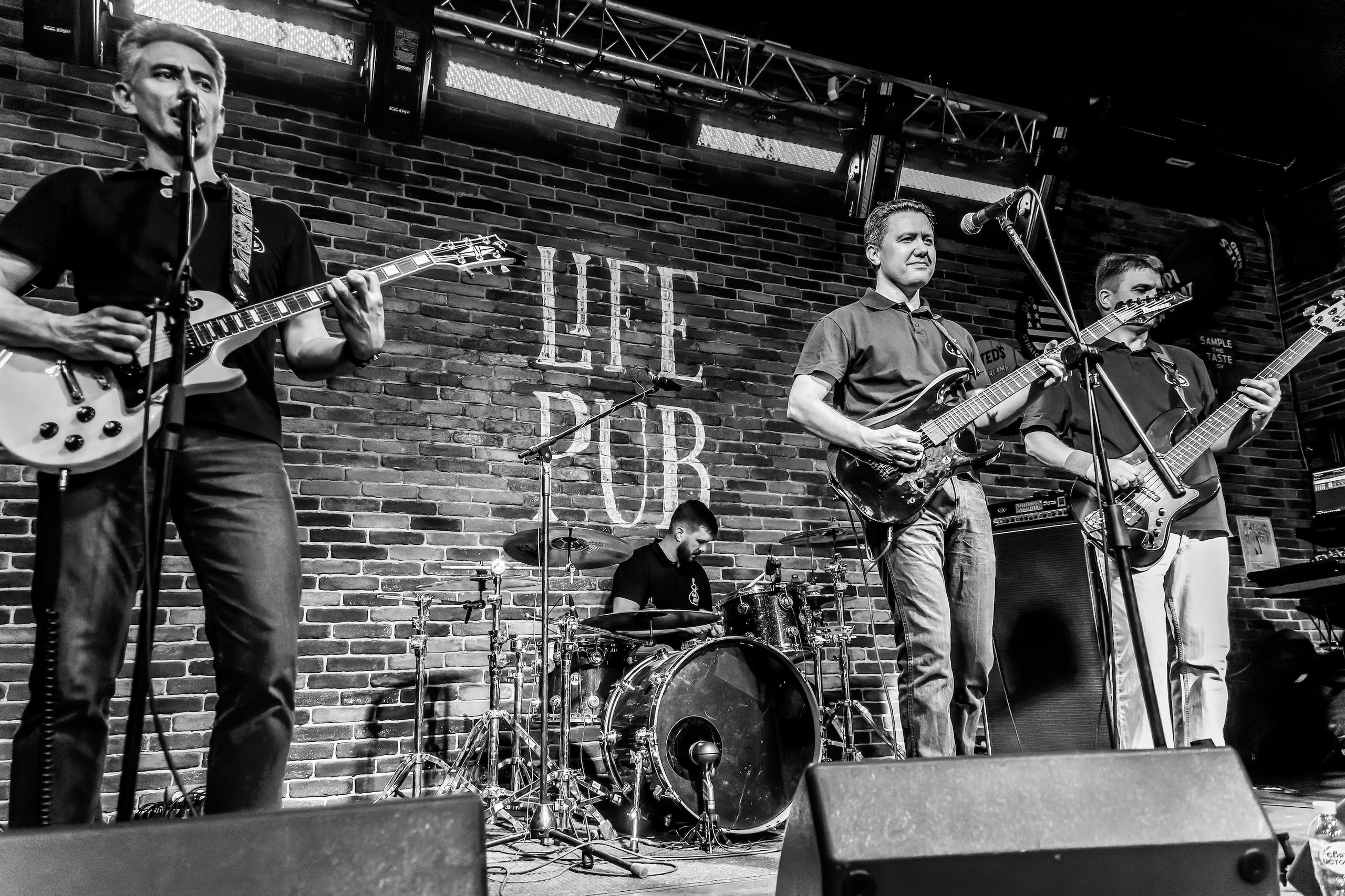 LifePub 29.03.2023. Московская кавер-группа BankBand