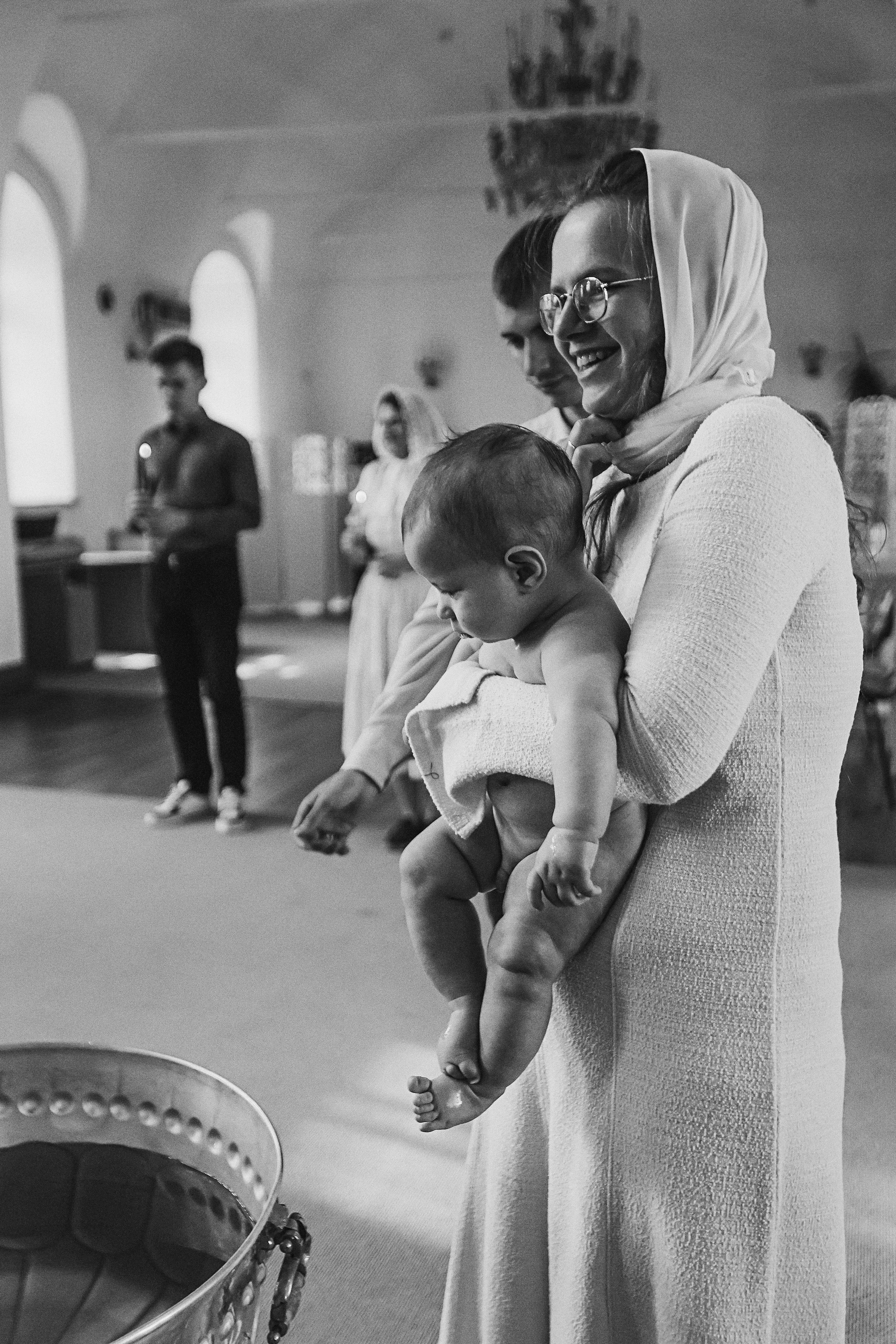 Крещение церковь около моста влюбленных. Семейный фотограф Тюмень, фотограф на роды Салмина Мария