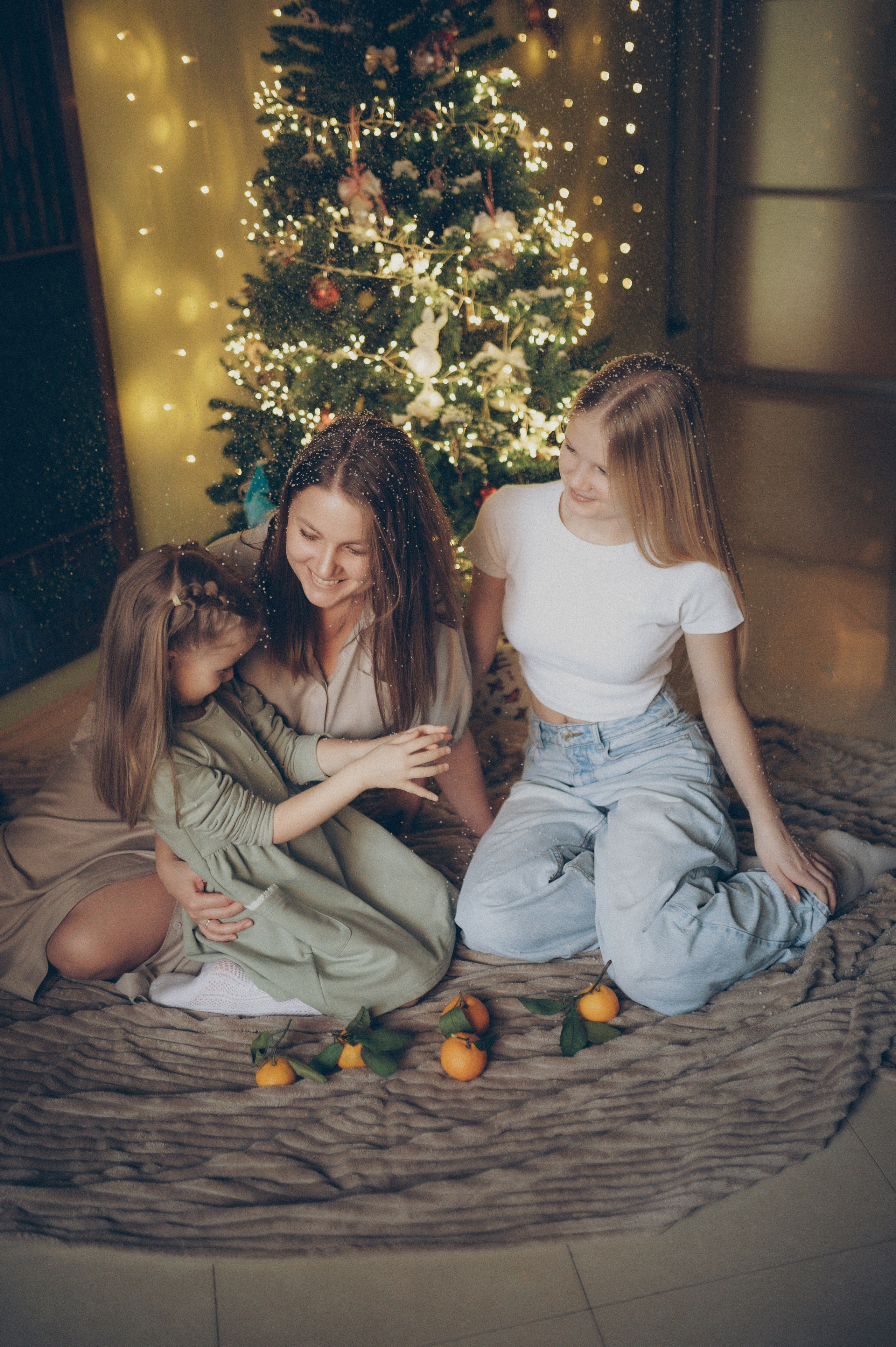 Тася, Соня, Женя и Илья (новогодняя домашняя). Фотограф, г. Лесной Свердловской области