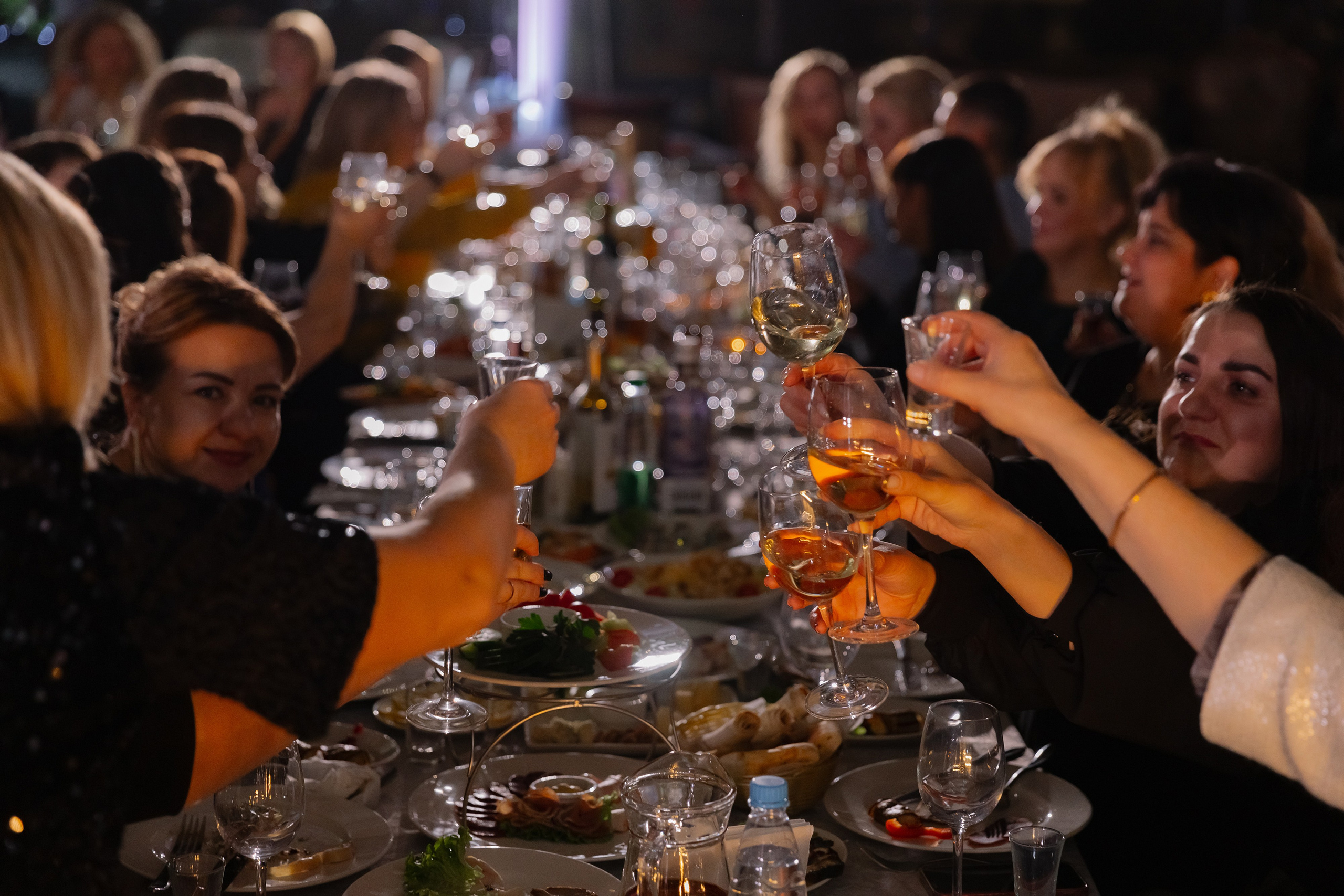 Корпоративная новогодняя фотосъемка для BELARUSBANK в Ресторане «Урарту». Свадебный фотограф в Минске/Беларуси Сергей Спиридонов