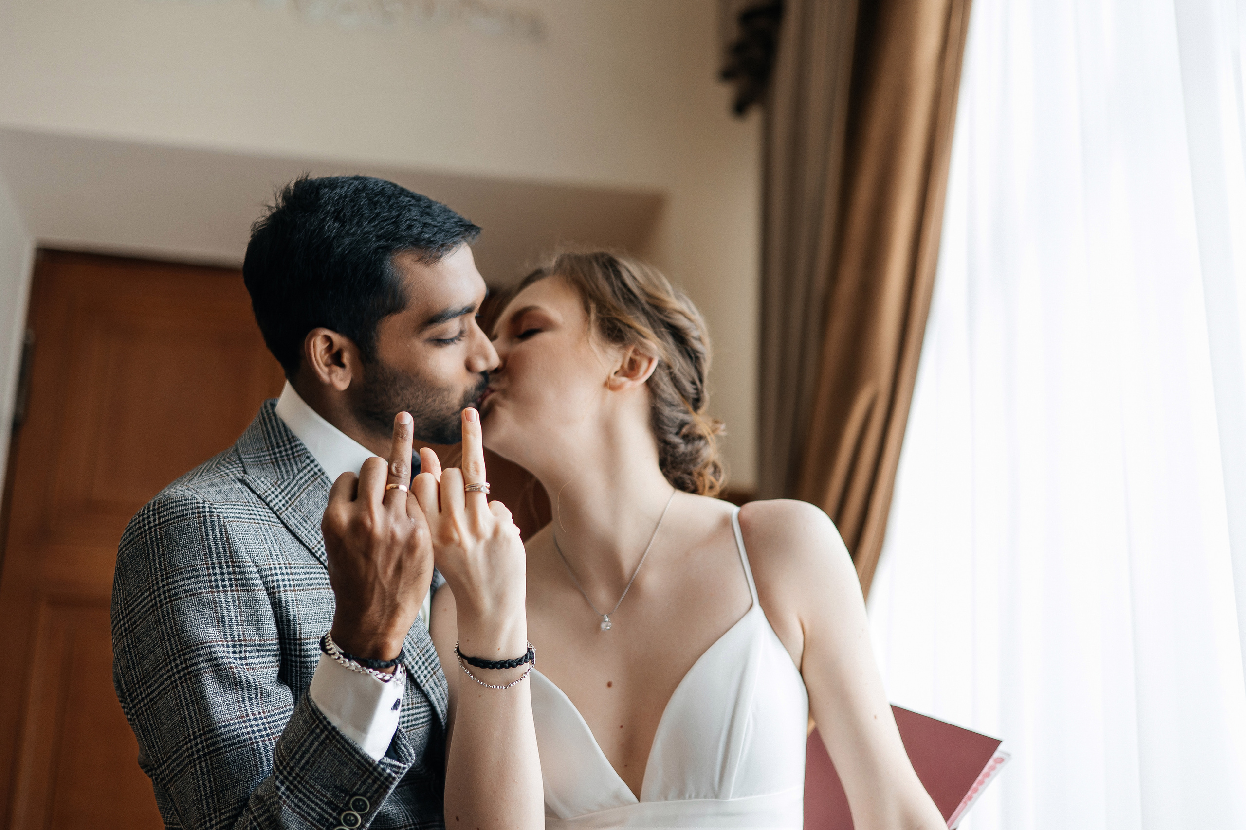 Полина и Вигнеш (ЗАГС + прогулка). Фотограф в Москве Екатерина Потапова