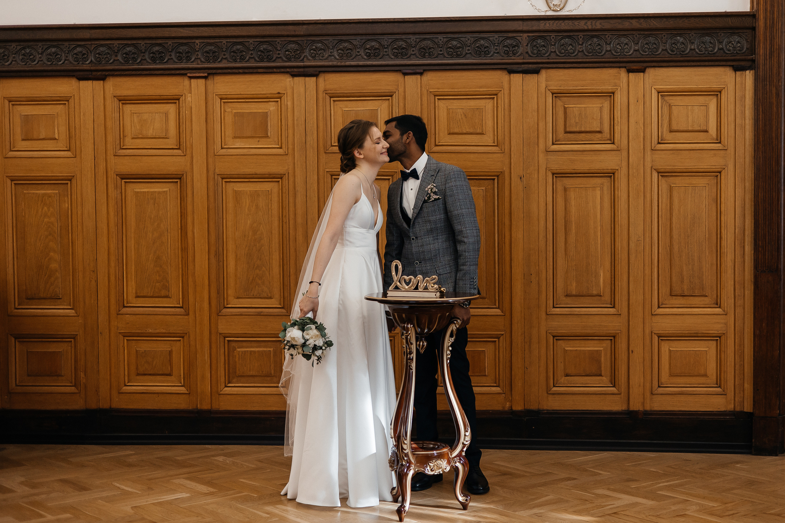 Полина и Вигнеш (ЗАГС + прогулка). Фотограф в Москве Екатерина Потапова