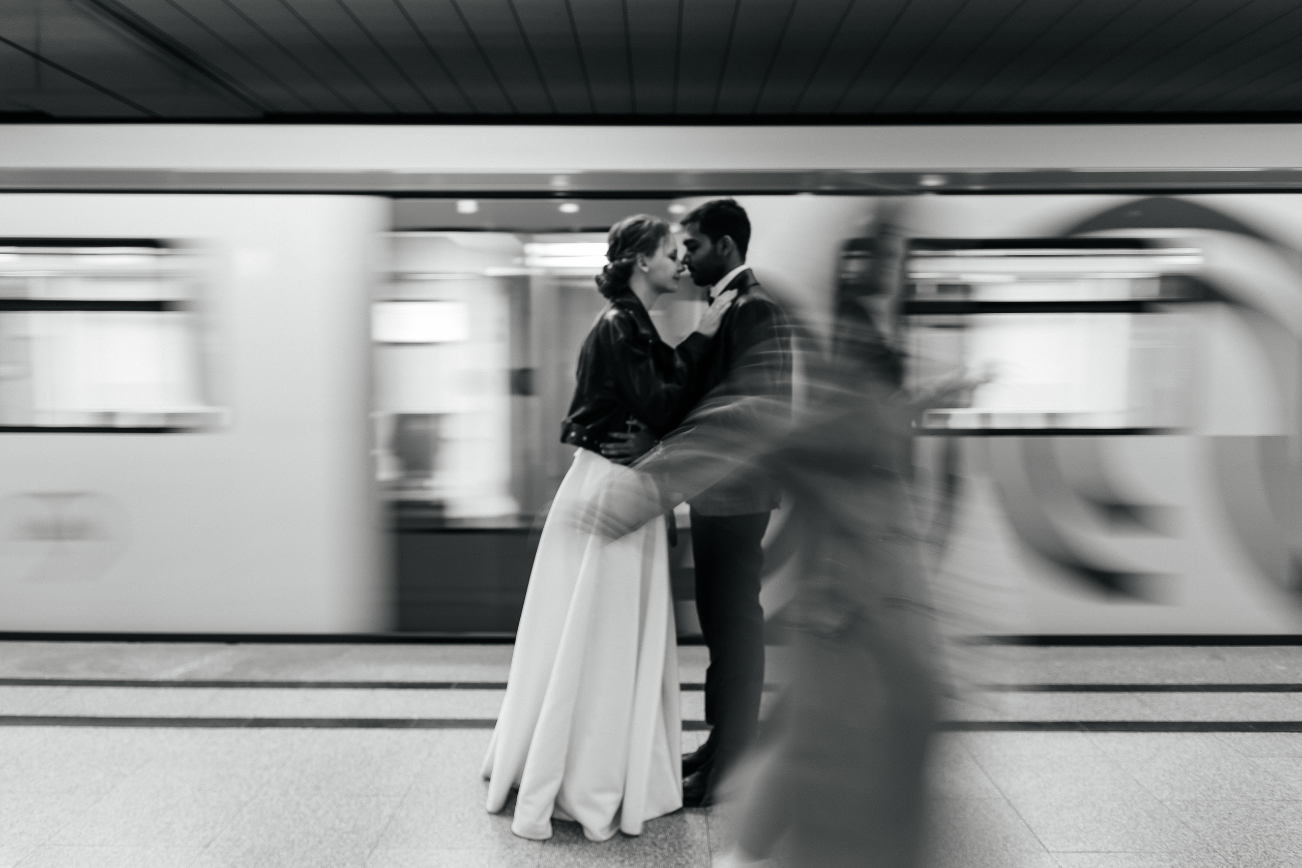 Полина и Вигнеш (ЗАГС + прогулка). Фотограф в Москве Екатерина Потапова