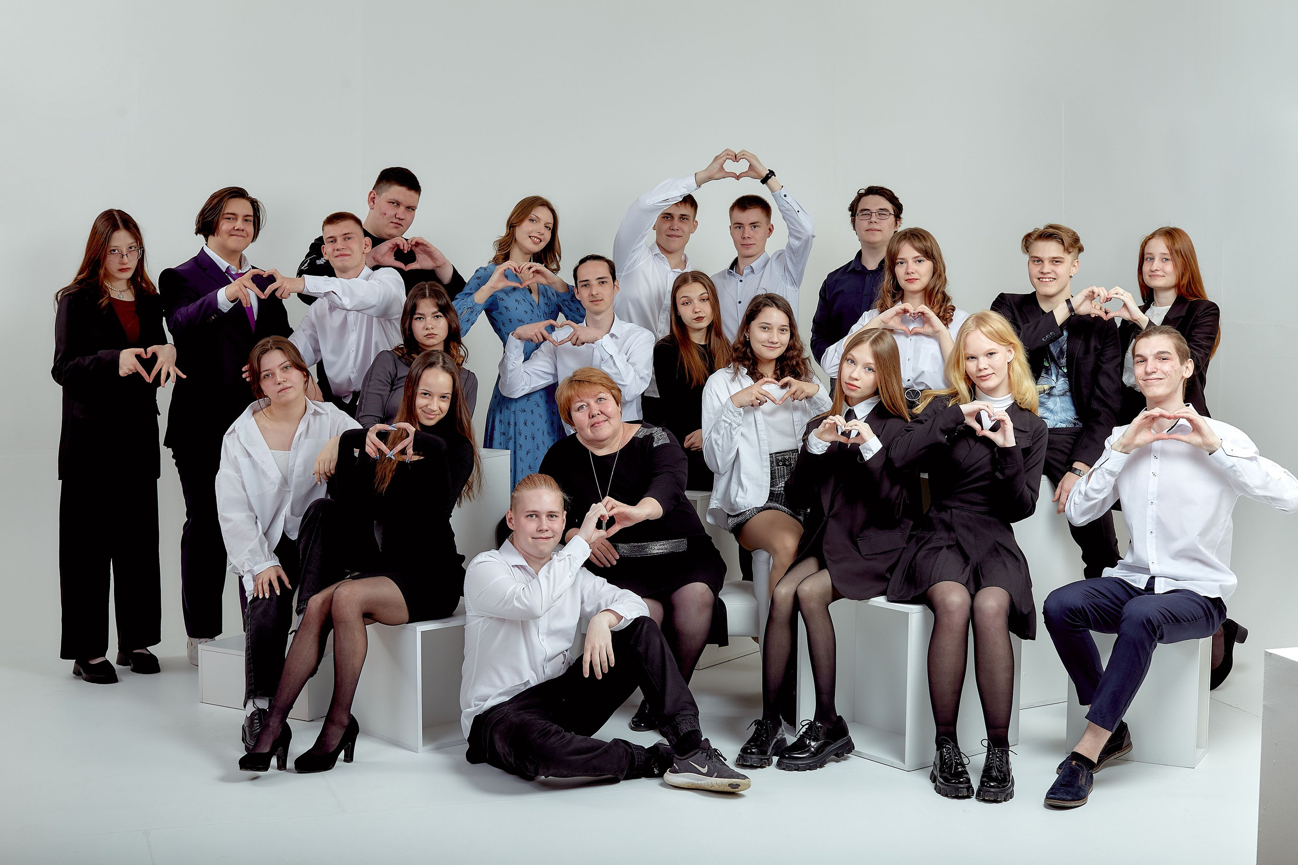 9-11 класс. XPLACEMEDIA — Виньетки в Актобе. Выпускные альбомы в Актобе