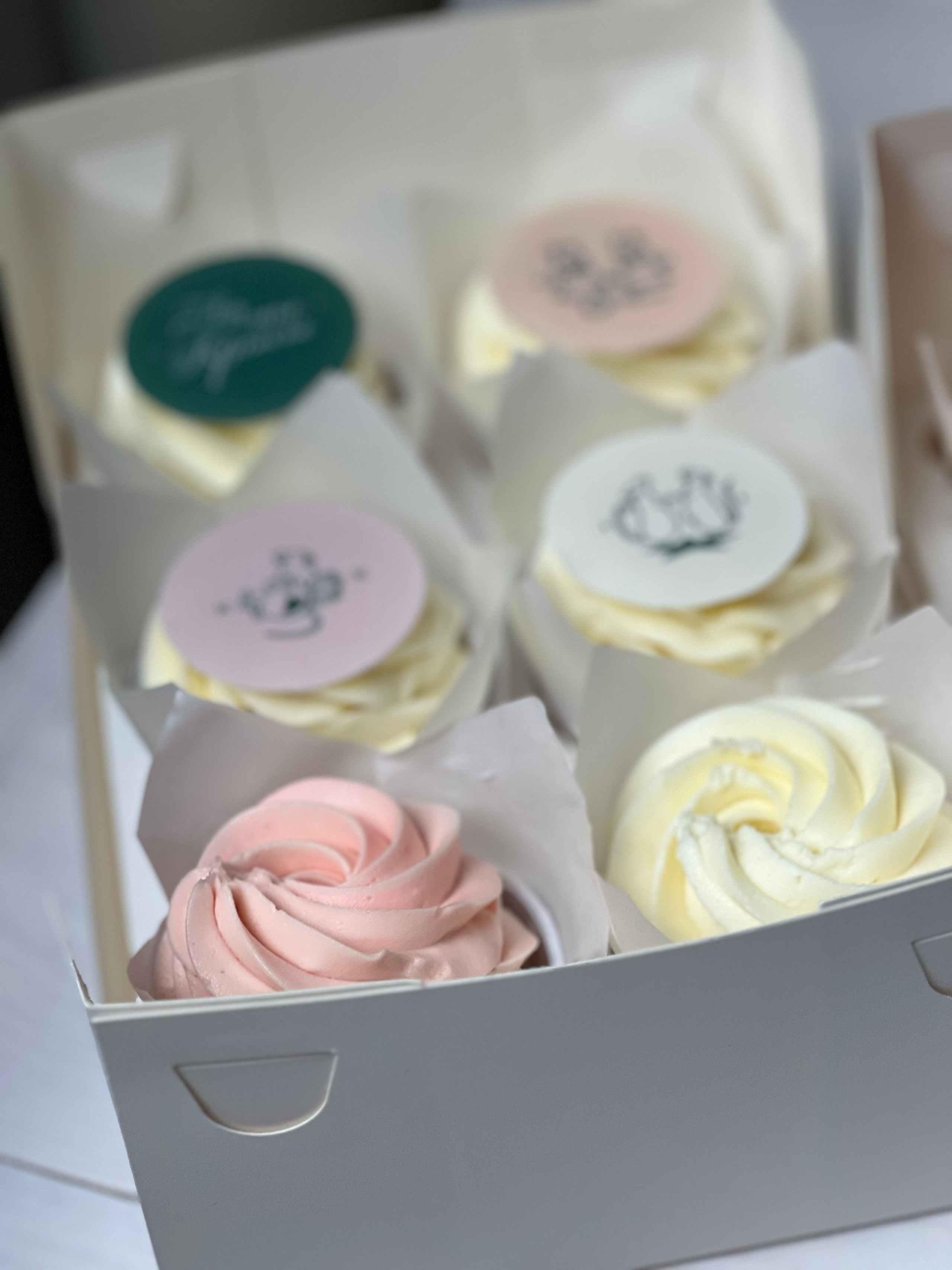 Торты и десерты. Выездной кейтеринг, съедобные букеты, торты и сладости на заказ