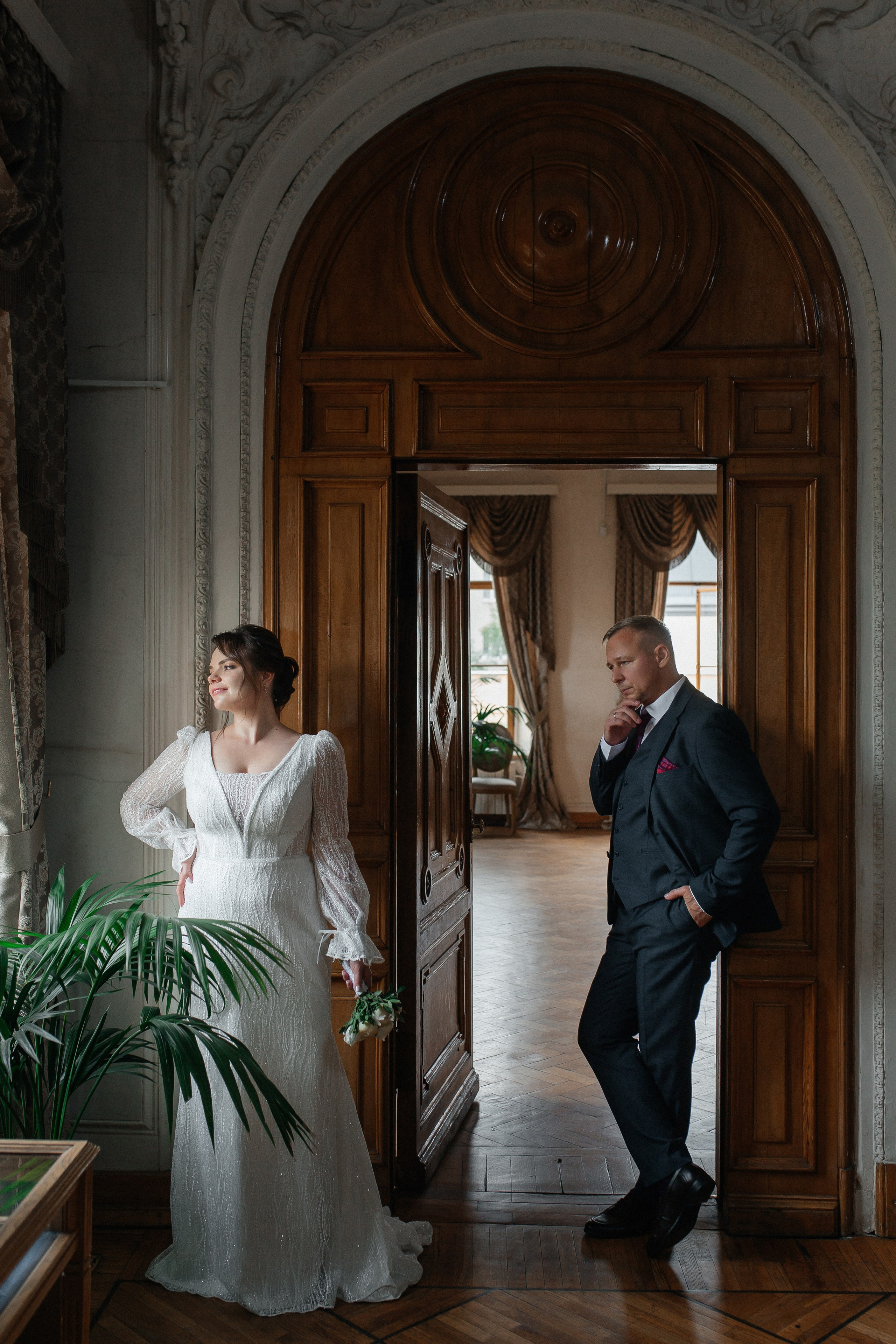 Свадебная фотосессия в Пушкинской библиотеке. Фото Радости. Свадебный и семейный фотограф в Москве Юлия Самойлова