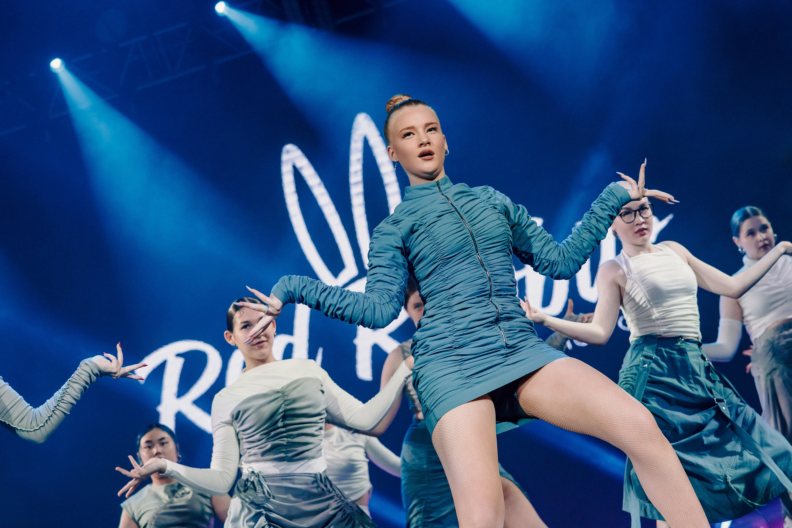 Отчётный концерт танцевальной школы «Red Rabbits» 2025. Лёшка Варзегов — фотограф