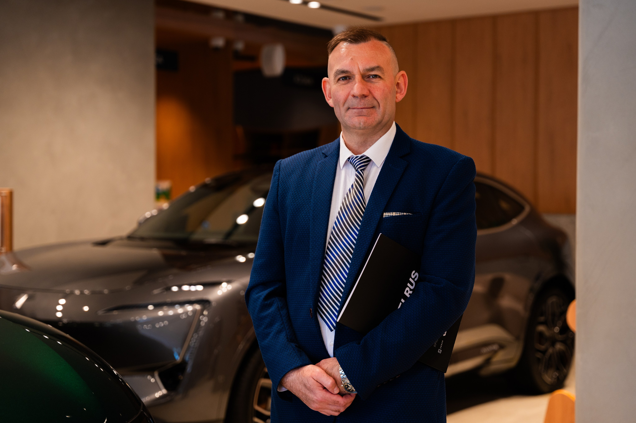 Интерьерная фотосъемка автосалона Elrus в Краснодаре. Zeekr, LiXiang Профессиональная фотосъемка интерьера премиум-автосалона в Краснодаре. Шедевры для Вас! Фотограф и Видеограф в Краснодаре Пахиев Руслан