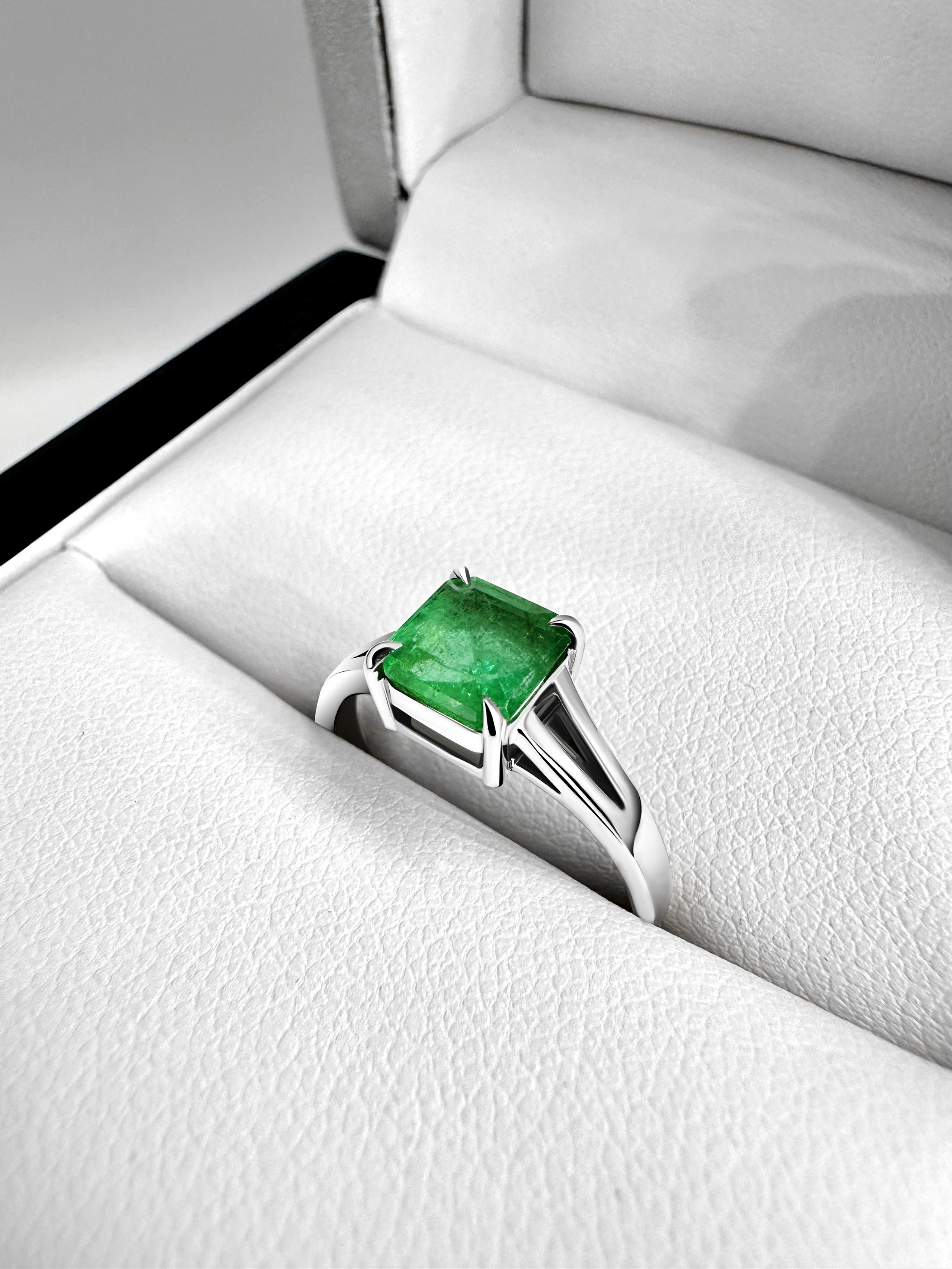 Рекламная ретушь ювелирных изделий для бренда.