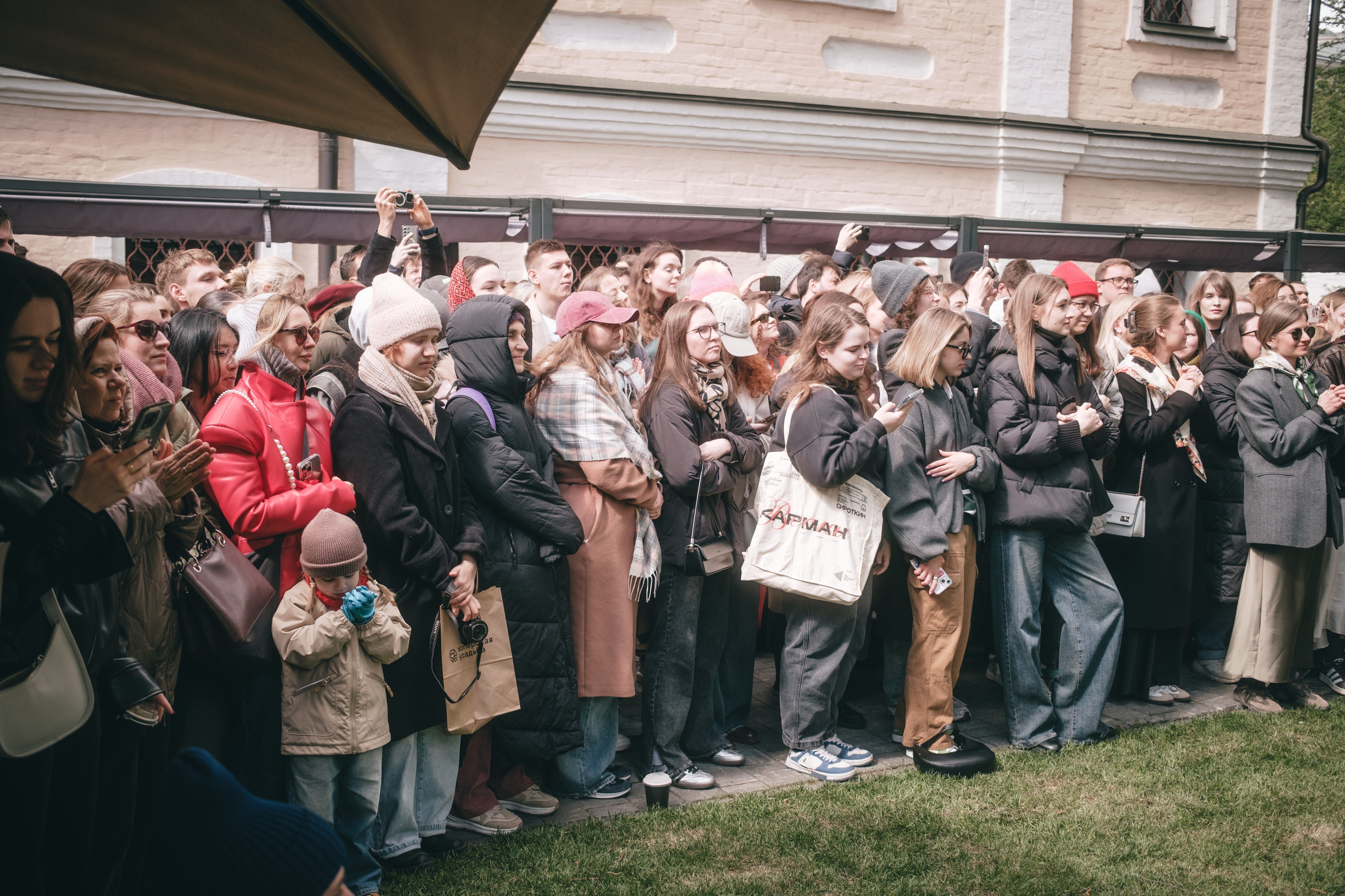 ANTIПA: Музыка во дворе: Антон Беляев & Therr Maitz. Фотограф в Москве Максим Скоробогатов