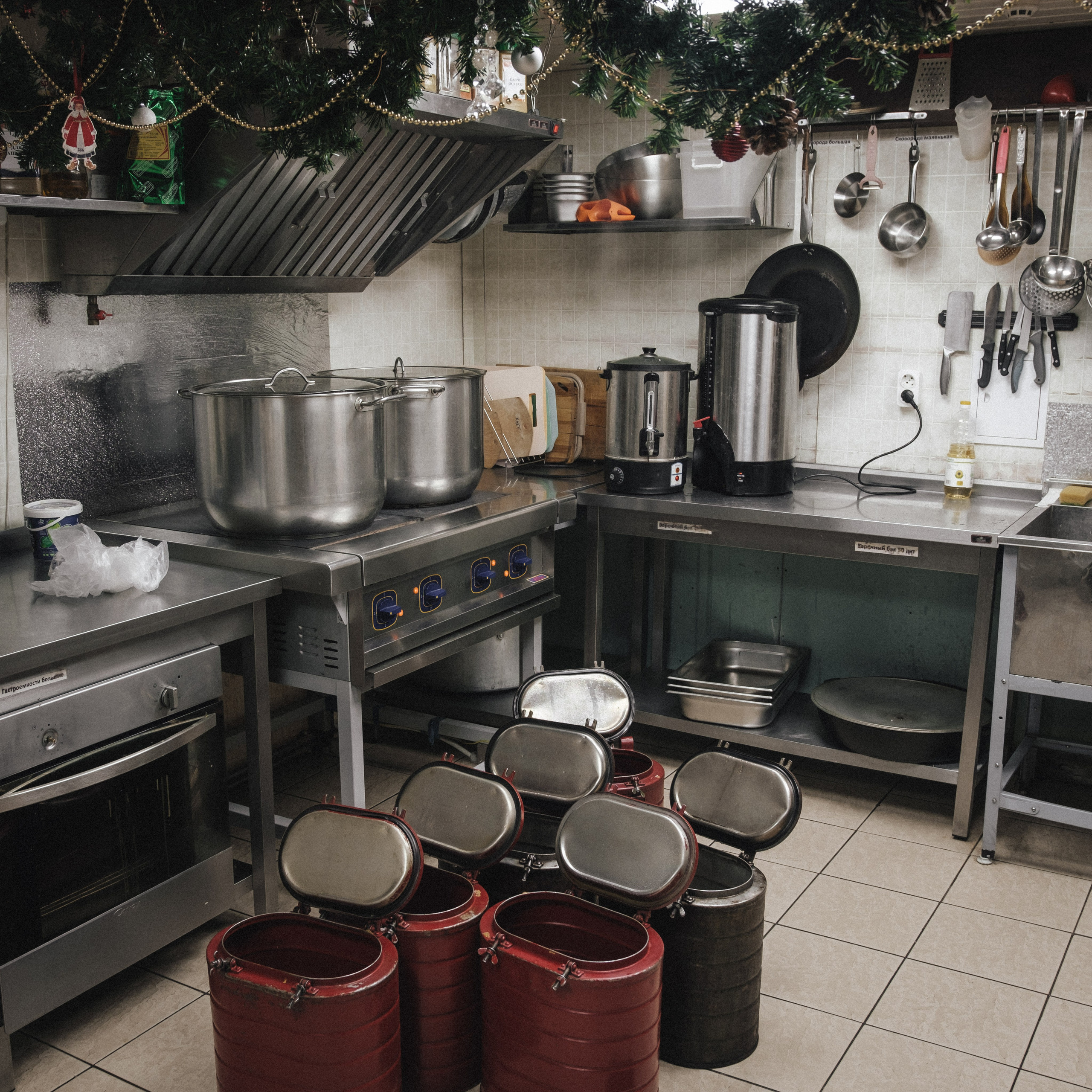 Снова готовка для кормления бездомных. Фотограф в Москве Максим Скоробогатов