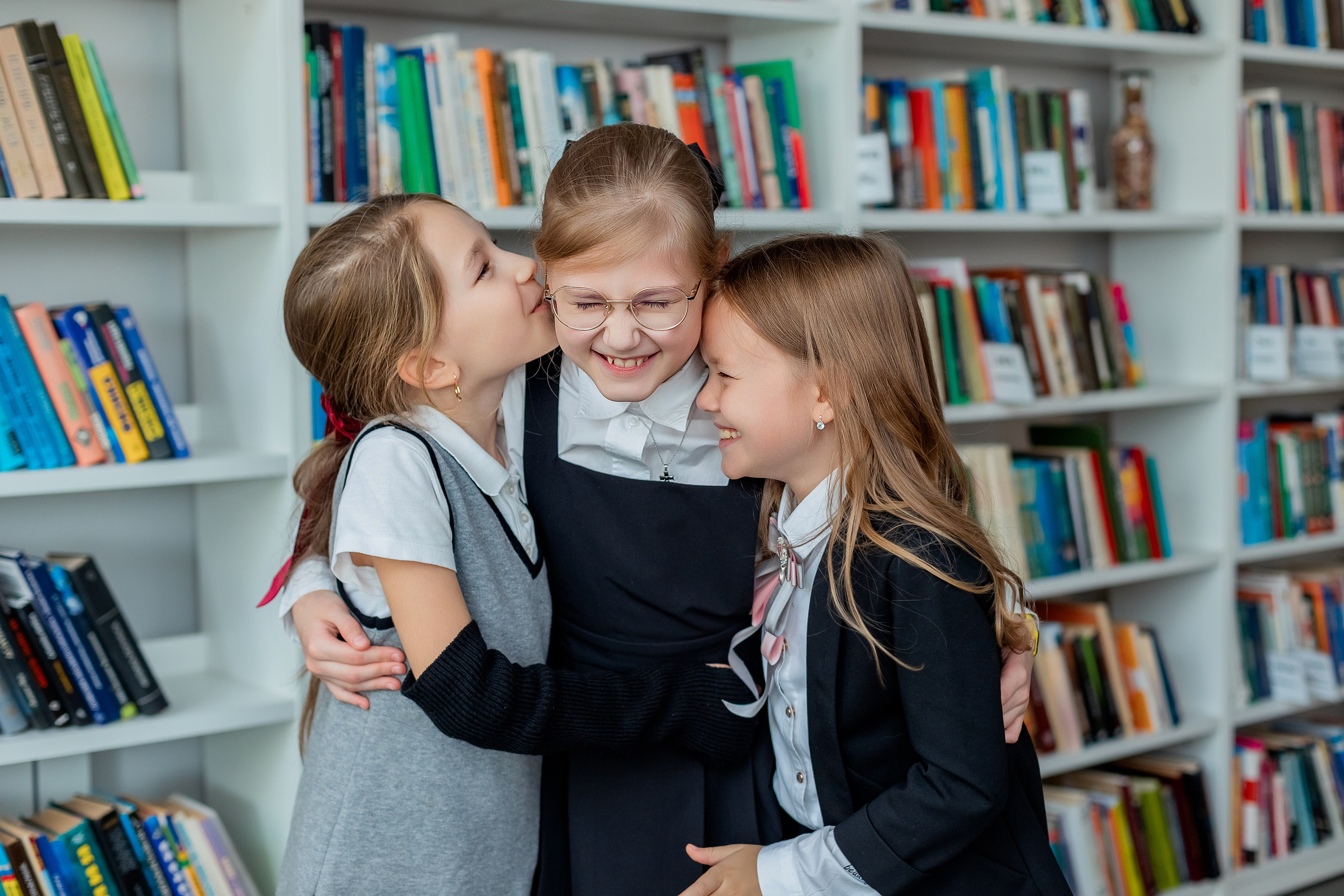 Школьные фотографии с друзьями. Выпускные альбомы в Зеленограде, Москве и МО