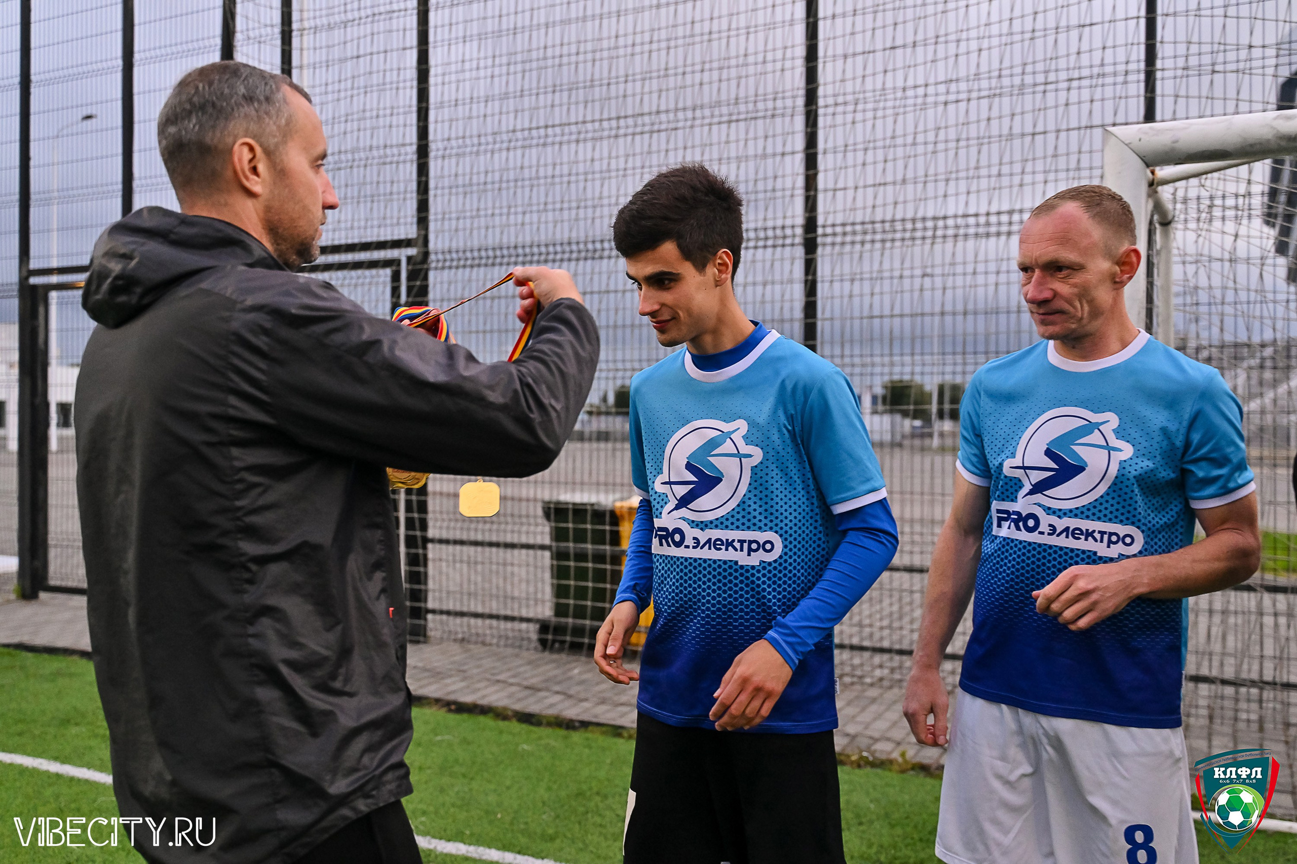 ФИНАЛЬНЫЕ МАТЧИ ПЛЕЙ-ОФФ XXl ЛЕТНЕГО КУБКА КАЛИНИНГРАДСКОЙ ЛФЛ. VIBECITY.RU Вайб Сити Ру Фоторепортажи Фотоотчеты Калининград